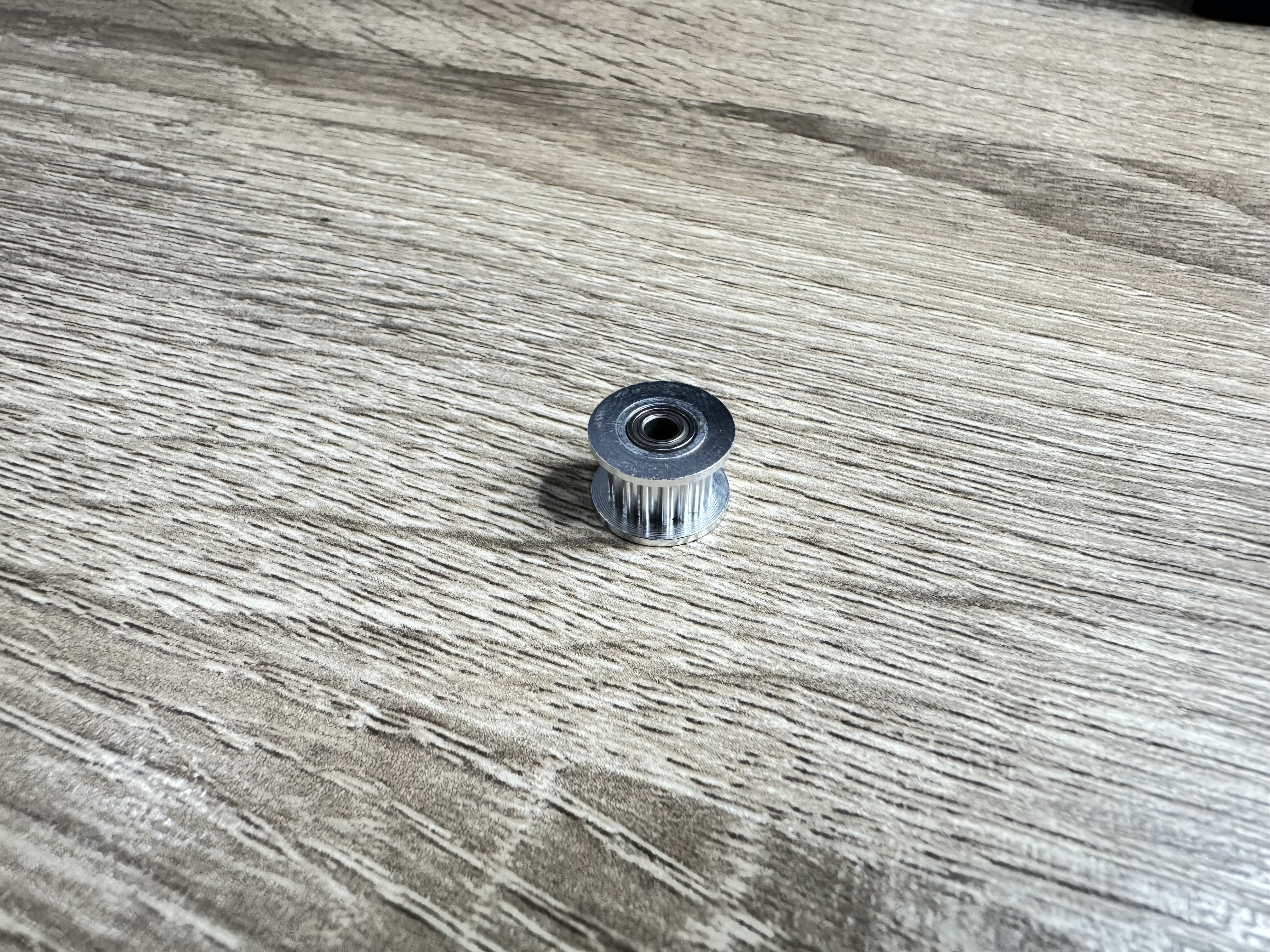 2GT Timing Pulley ขนาด 16 ฟัน สำหรับสายพานกว้าง 6mm แบบมีลูกปืนด้านในหมุนอิสระ สำหรับแกน 3mm