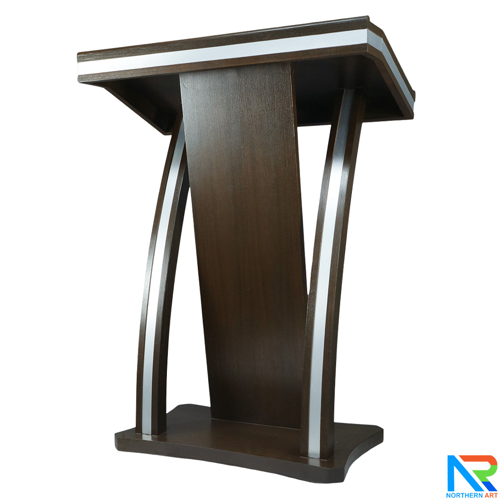 โพเดียมไม้ ยืนคู่ สีโอ๊คเข้ม ขนาด (W)90 x (L)52 x (H)120 cm. ตกแต่งแถบลามิเนตสีเงินเงาTOPและเสาข้าง