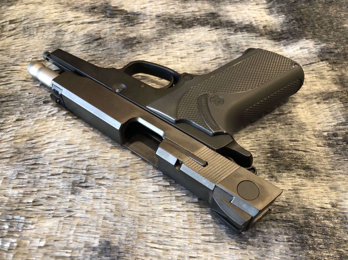 [ปืนฝากขายมือสอง] Smith 910 ขนาด9มม ผิวเดิม ทุกอย่างเดิมหมด สวยๆ สะสมได้เลยครับ