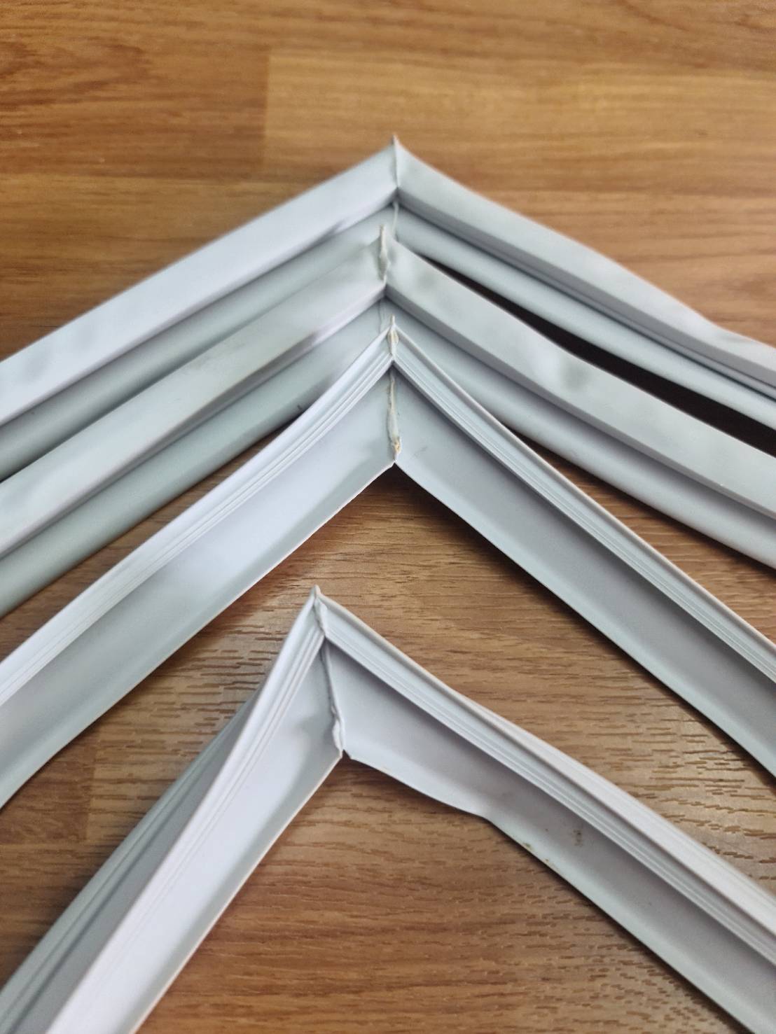 0000697 ขอบยาง ตู้เย็น รุ่น SR-F418 (ขอบล่าง)ขอบยางตู้เย็น ซันโย SANYO (ตู้เย็น 2 ประตู)