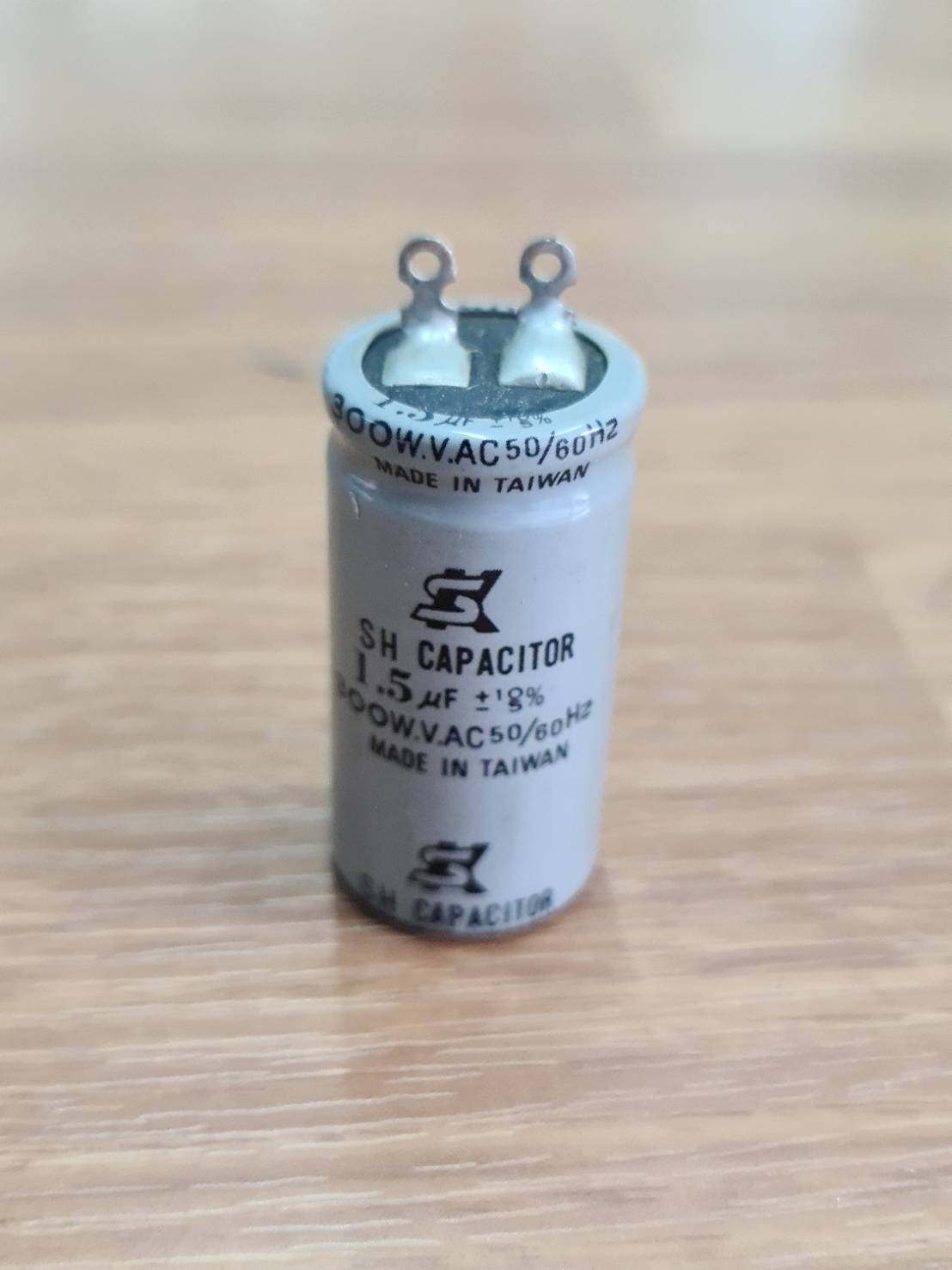 0000721 คาปาซิเตอร์สตาร์ท แคปสตาร์ท 1.5 uF 300V. คาปาซิเตอร์ ทรงกระบอก