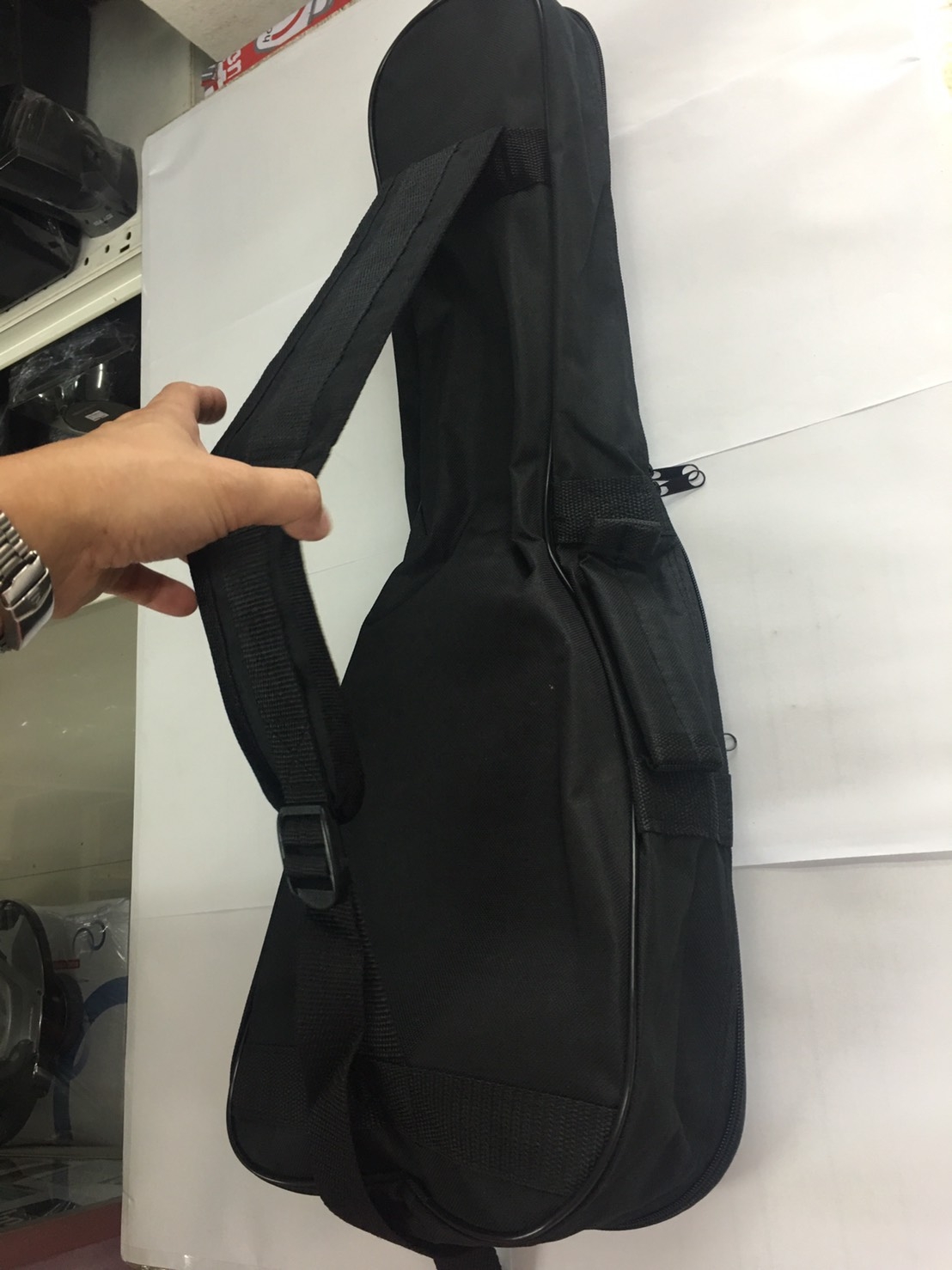 กระเป๋า อคูเลเล่ UKULELE ของใหม่ สีดำ ใส่ขนาด Concert มีซิบหน้า และ สายสะพายหลัง