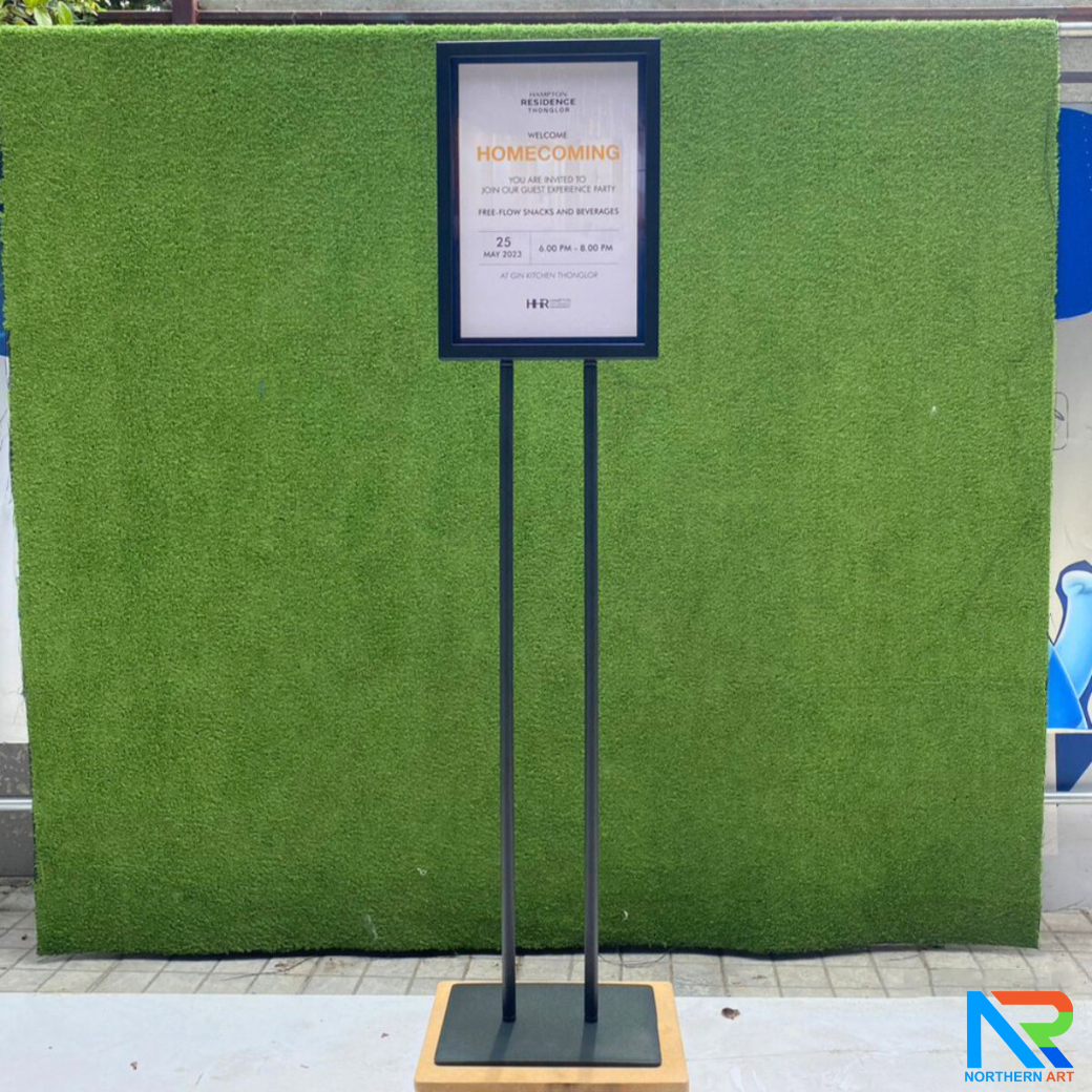 โปสเตอร์สแตนด์เหล็ก A3 สีดำ เสาคู่ ฐานเหลี่ยม โชว์งานพิมพ์ 2 ด้าน พร้อมแผ่นอะคริลิคใส 2 มม.ประกบ สอดงานพิมพ์ด้านบน