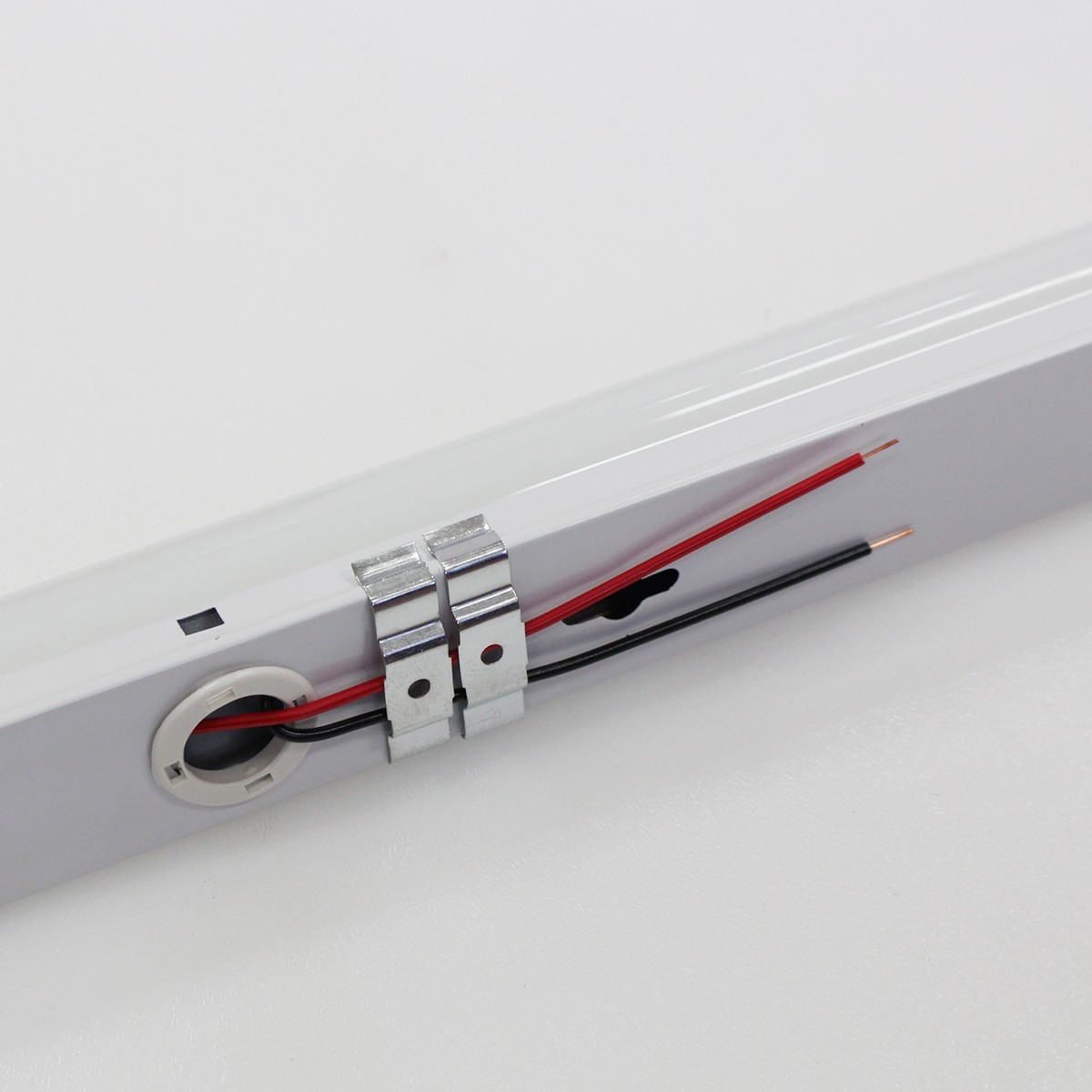 ชุดเซ็ทหลอดนีออน (ขาบิดล็อค) IWC-SET-T8-9W-1000LM-MK-WH