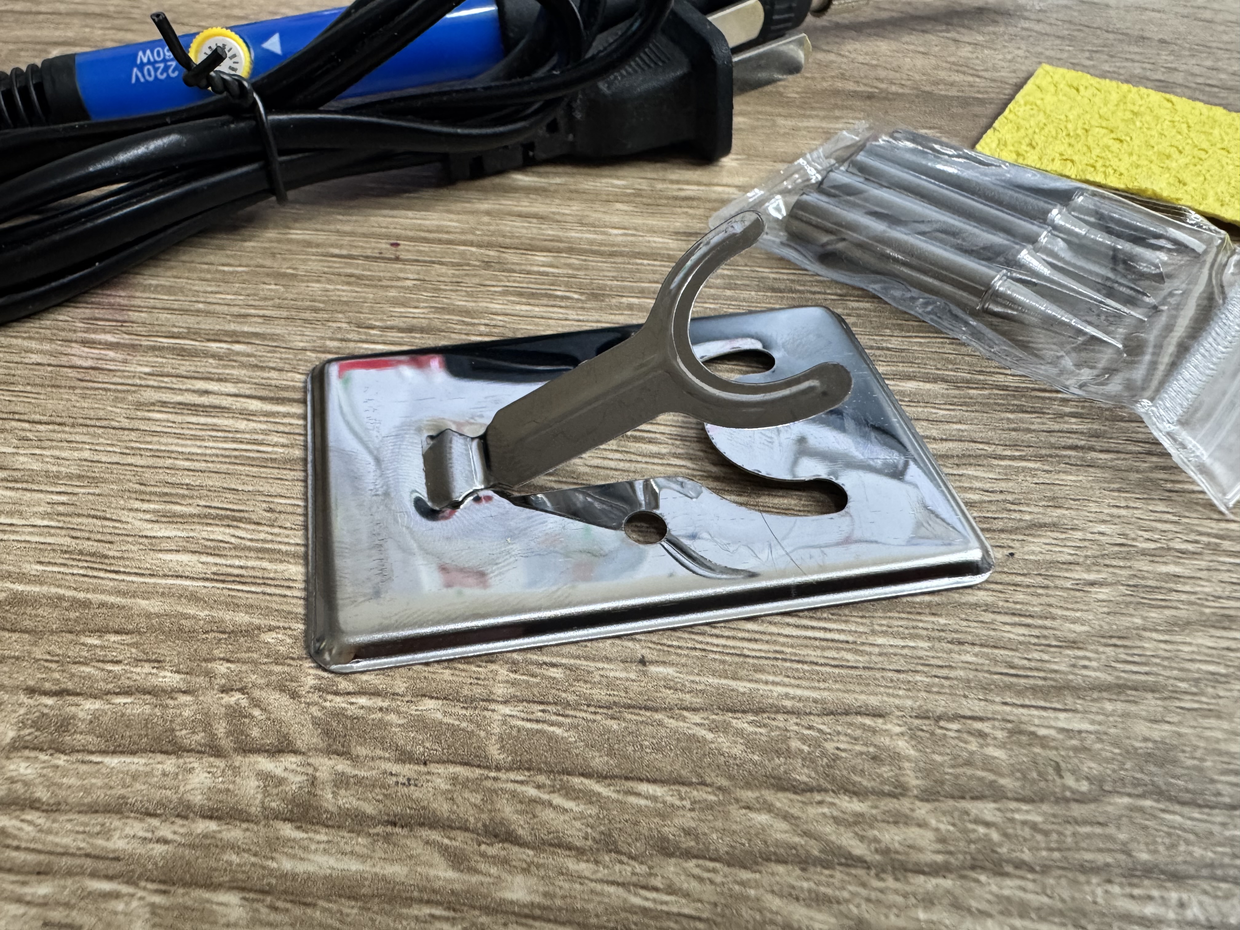 หัวแร้ง 60W ปรับอุณหภูมิได้ พร้อมขาตั้งและหัวเปลี่ยนหลายแบบ Adjustable Temperature Electric Soldering Iron 220V 60W Welding Solder