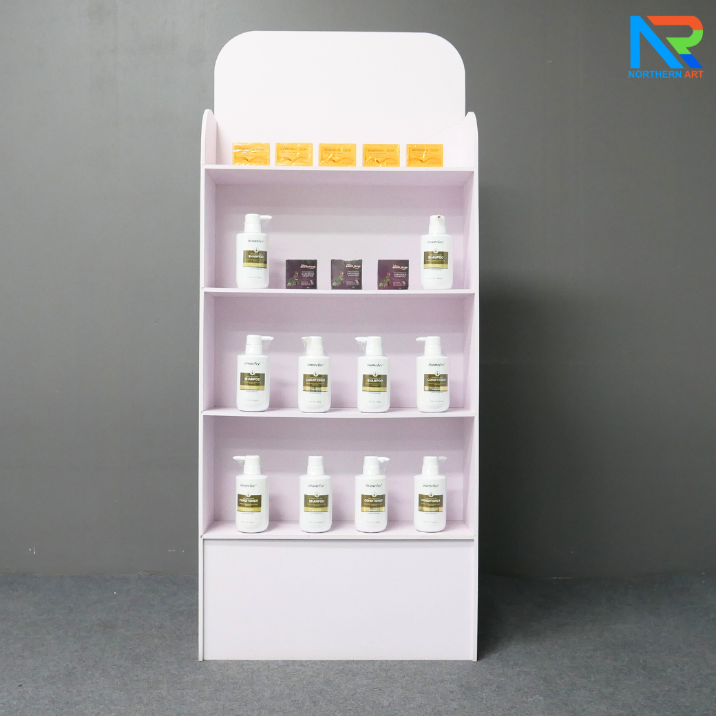 ชั้นวางสินค้าพลาสวูด 4 ชั้น ขนาด (W)60 x (D)20 x (H)140 ซม. พร้อมงานพิมพ์สติ๊กเกอร์ พลาสวูดหนา 8 มม.