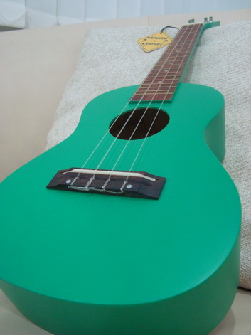 อคูเลเล่ UKULELE ยี่ห้อ Century ของใหม่ ขนาด Concert รุ่น S-243GR สีเขียวด้าน สวย เสียงดี ขายถูก
