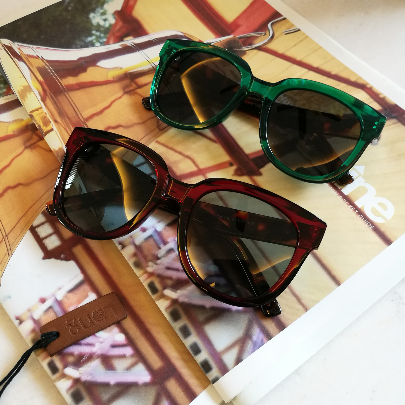 แว่นตาวินเทจ แว่นตากันแดดชินตา รุ่น Chinta Party (Red) เลนส์สีดำ ขาลายเสือ กรอบสีแดง ใช้เลนส์กันแดดคุณภาพดี ใส่ได้ทั้งชายและหญิง