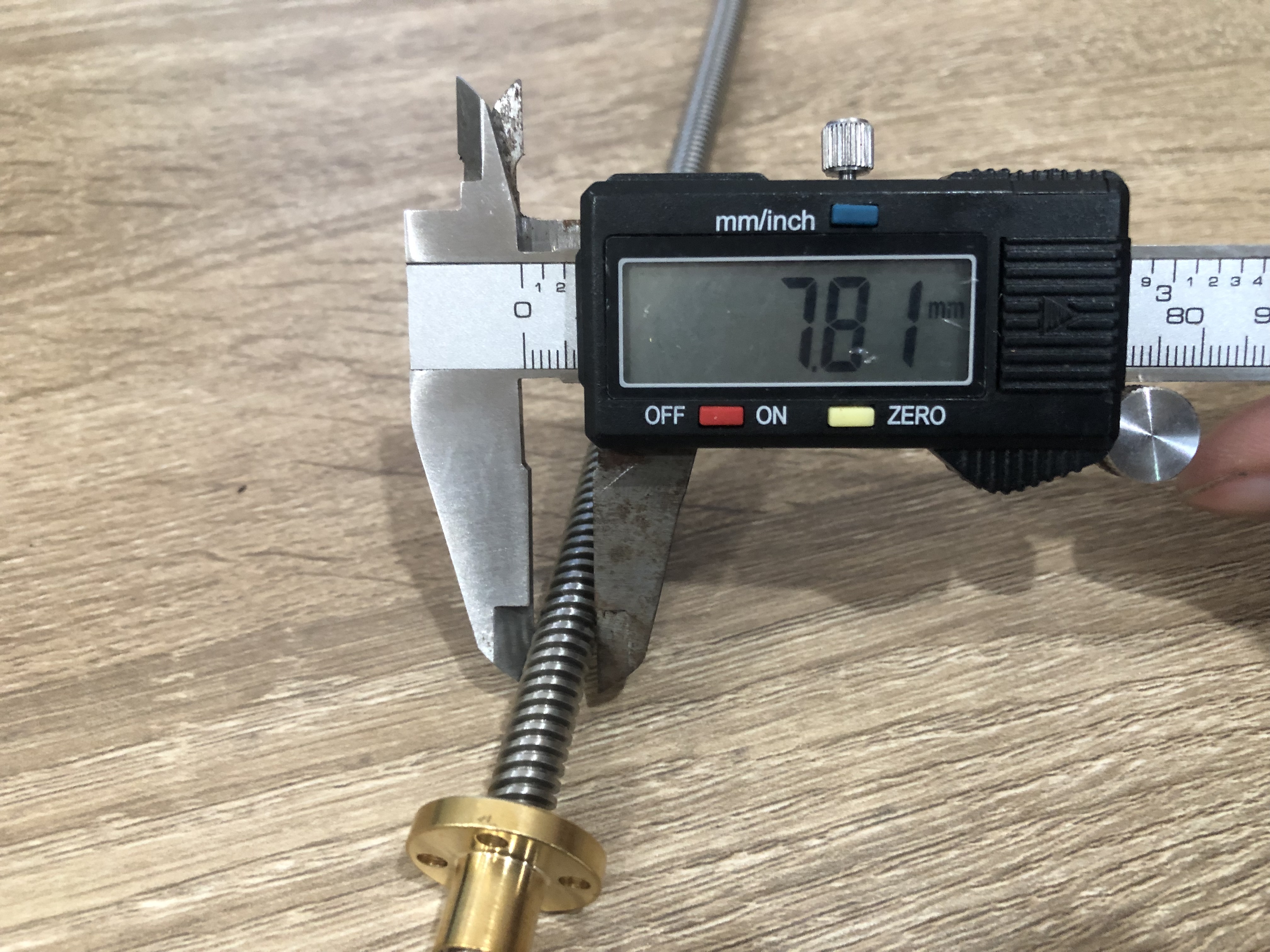 304 stainless steel T8 Lead Screw Length 400mm และ Copper Nut (Pitch=2mm, Lead=4mm)