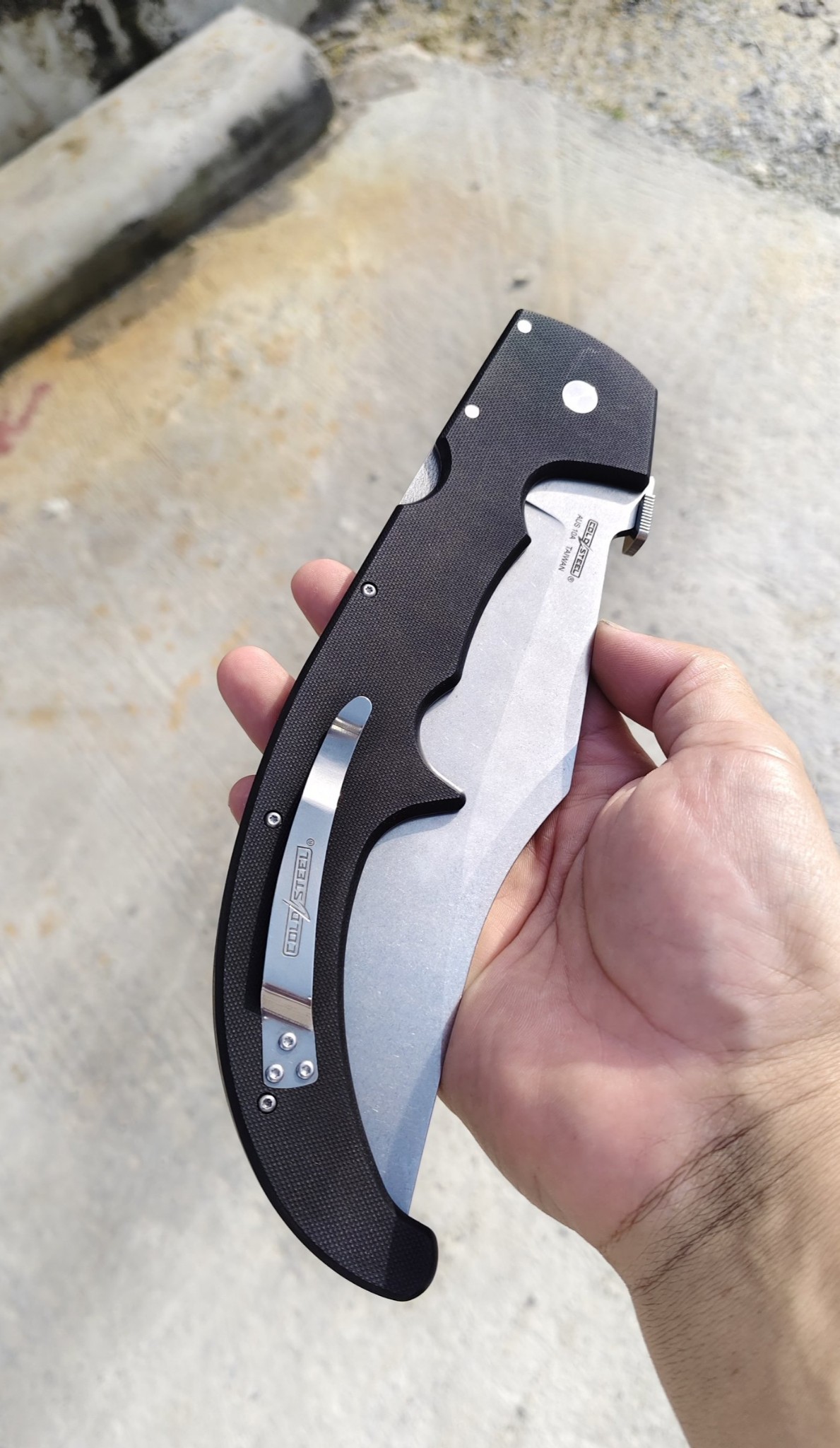 มีดพับขนาดยักษ์ XL ใบมีดขนาดใหญ่ 7.8 นิ้ว ติดตั้งระบบ WAV ช่วยเปิด ด้ามจับ G10 สามารถจับได้สองมือ ใช้งานถึกทน ก้าวข้ามมีดพับไปหลายขุม