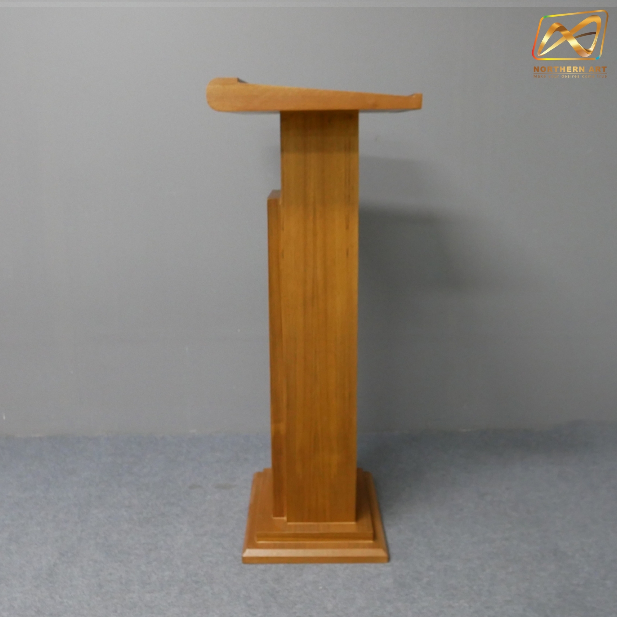 โพเดียมไม้ สีสัก ทรงโมเดิร์น TOPตรง ขนาด (W)55 x (L)42 x (H)109 cm. พร้อมชั้นวางของ