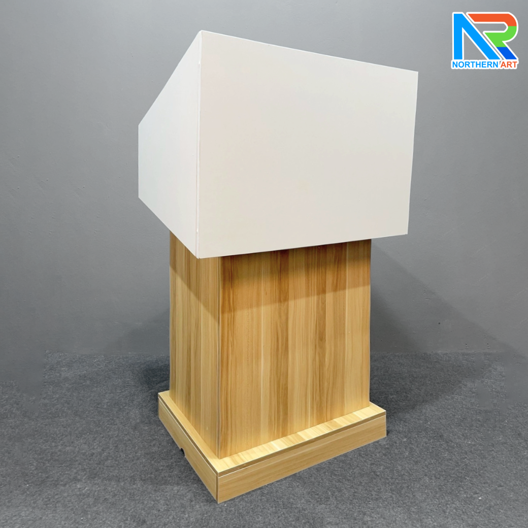 โพเดียมไม้MDF ทูโทน สีขาว และสีสักลายไม้ ขนาด (W)73 x (L)54 x (H)117 cm. พร้อมชั้นวาง