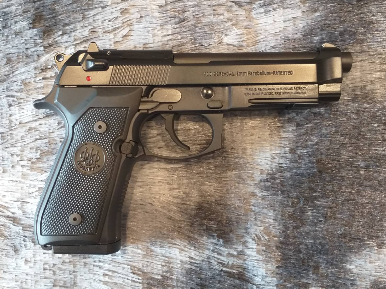 [ปืนฝากขายมือสอง] Beretta M9A1 สภาพดีสวยๆ ดำดุเดิมๆ เจ้าของดูแลดี น้ำมันถึงดูแลถึง **รับประกันเช่นเดิมเอกสารและตัวปืน**