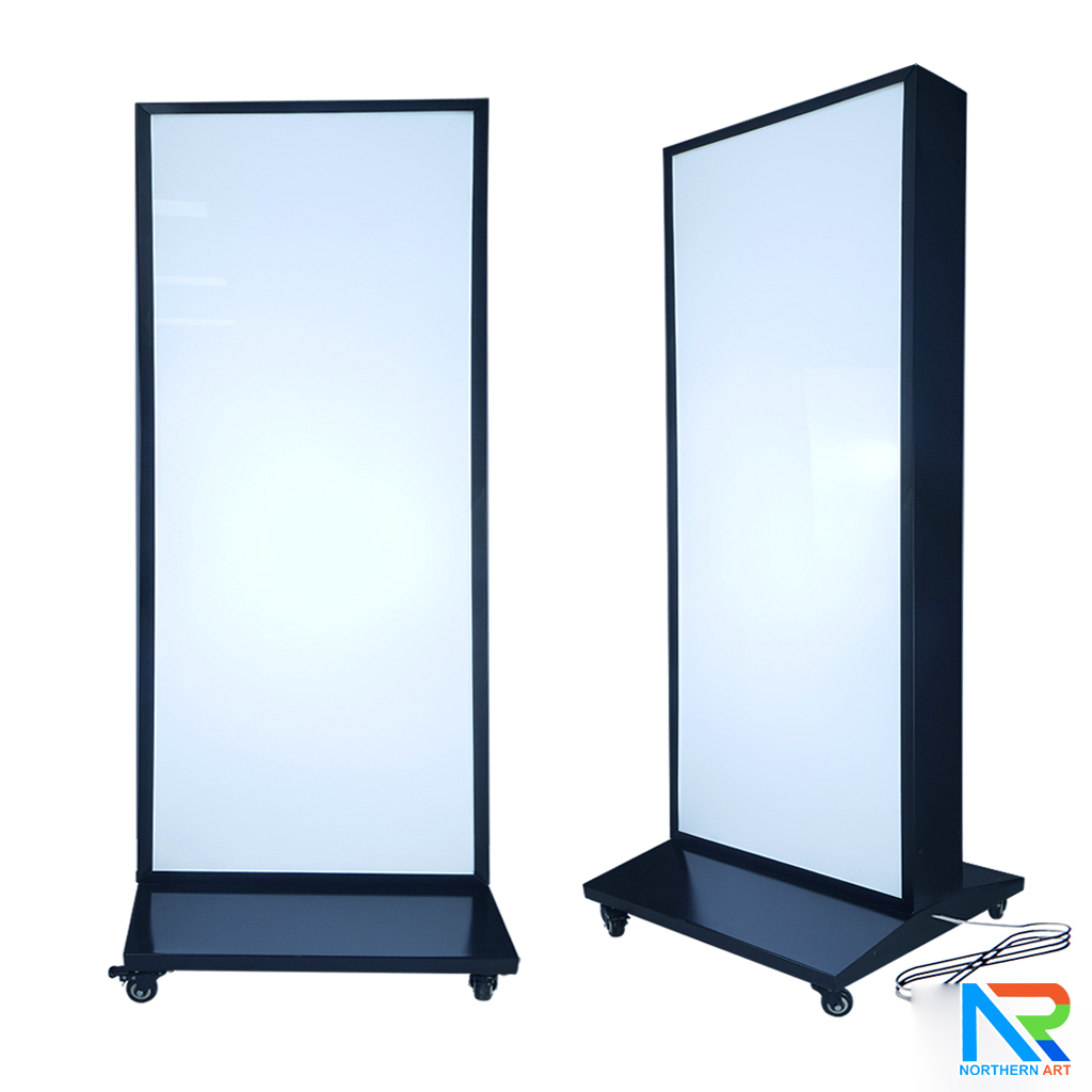 ตู้ไฟ LED ตั้งพื้น ฐานSLOPE ขนาด 60x175 ซม.โครงเหล็กพร้อมแผ่นซิงค์ สีดำ แผ่นอะคริลิค 2 แผ่น โชว์งานพิมพ์ 2 ด้าน มีล้อเลื่อน เคลื่อนย้ายสะดวก