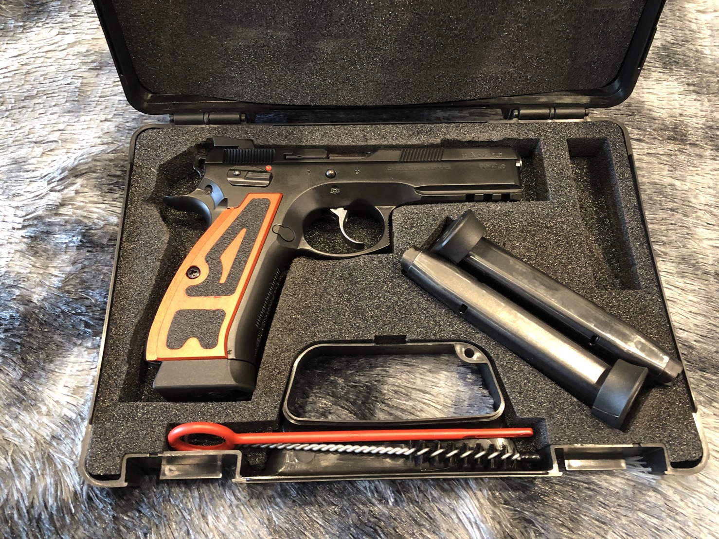 [ปืนฝากขายมือสอง] CZ Shadow 1 SP01 9มม สภาพดีเหล็กล้วน ประกับอลูมิเนียมแต่งซื่ง ไกเดิมๆ ครบเครื่อง ลงแข่งได้ทุก Division ** รับประกันตัวปืนและเอกสารเช่นเดิม **
