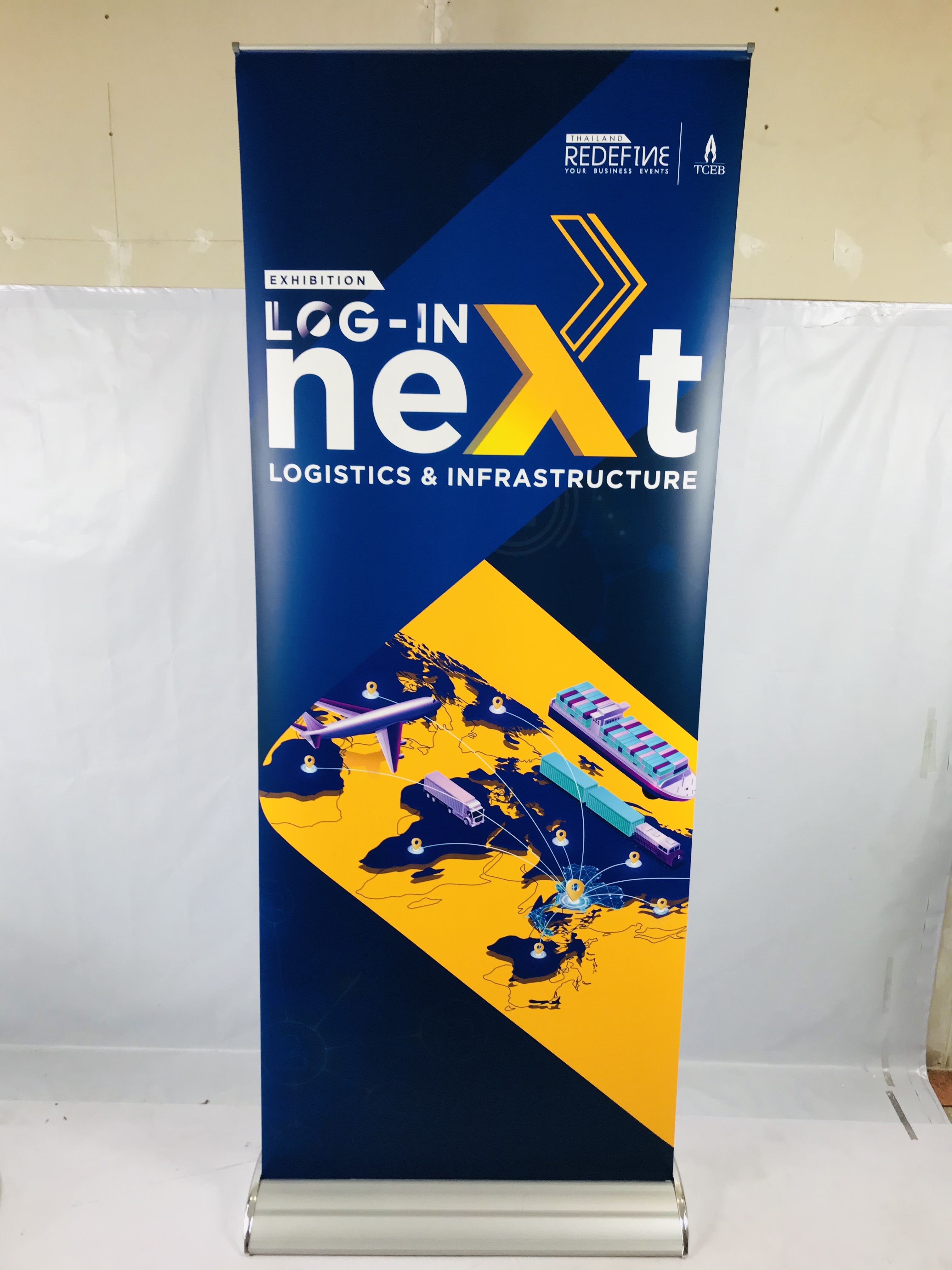 ROLL UP PREMIUM โรลอัพ ขนาด 80x200 ซม. รุ่นพรีเมี่ยม (หยดน้ำ) 1 หน้า วัสดุอะลูมิเนียมอย่างดี ม้วนเก็บได้ง่าย ฐานกว้าง แข็งแรง