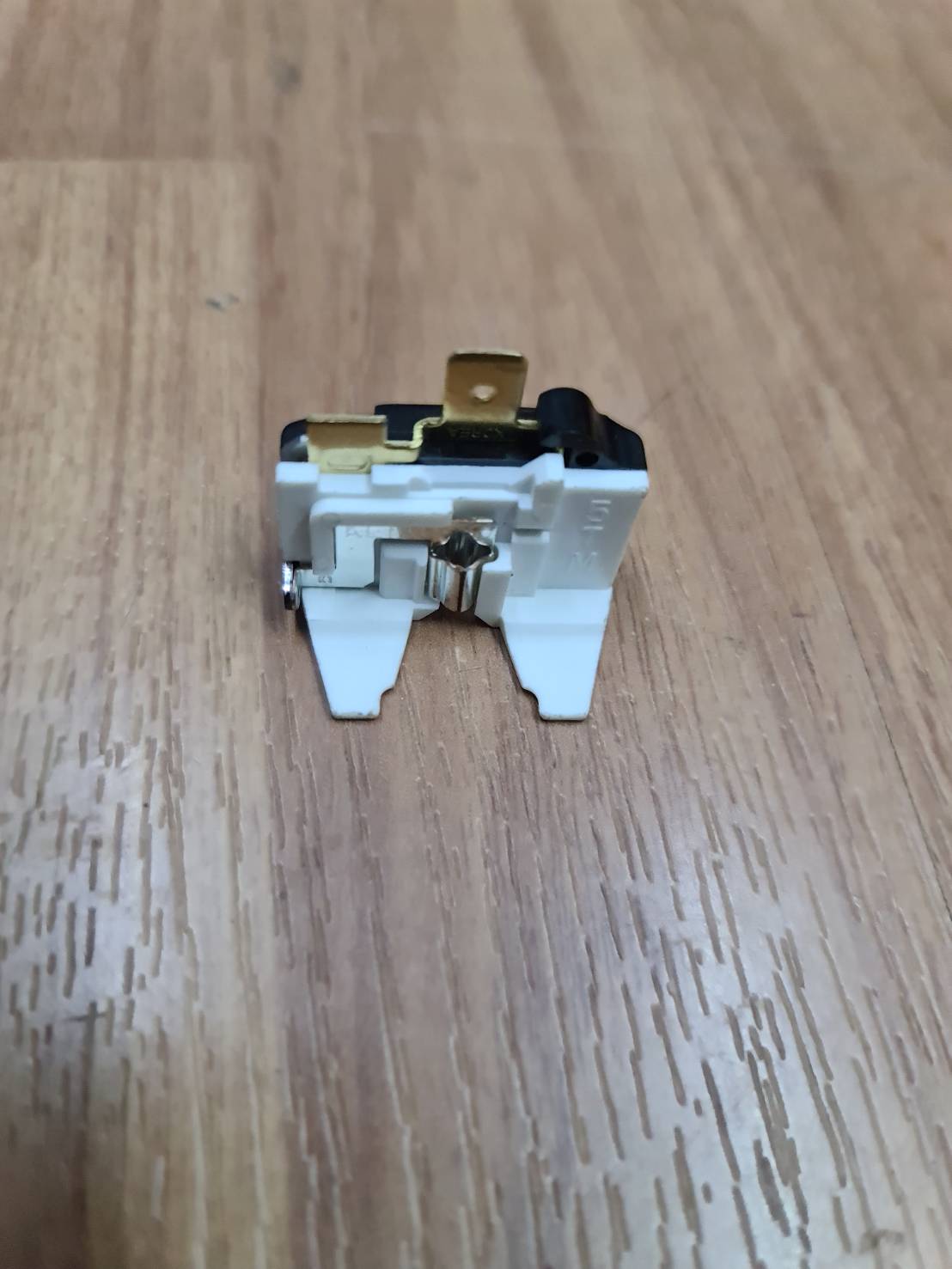 0000820 โอเวอร์โหลด 1/8 ตู้เย็น เทียบใช้ ใช้กับทุกยี้ห้อ (174KFBYY)