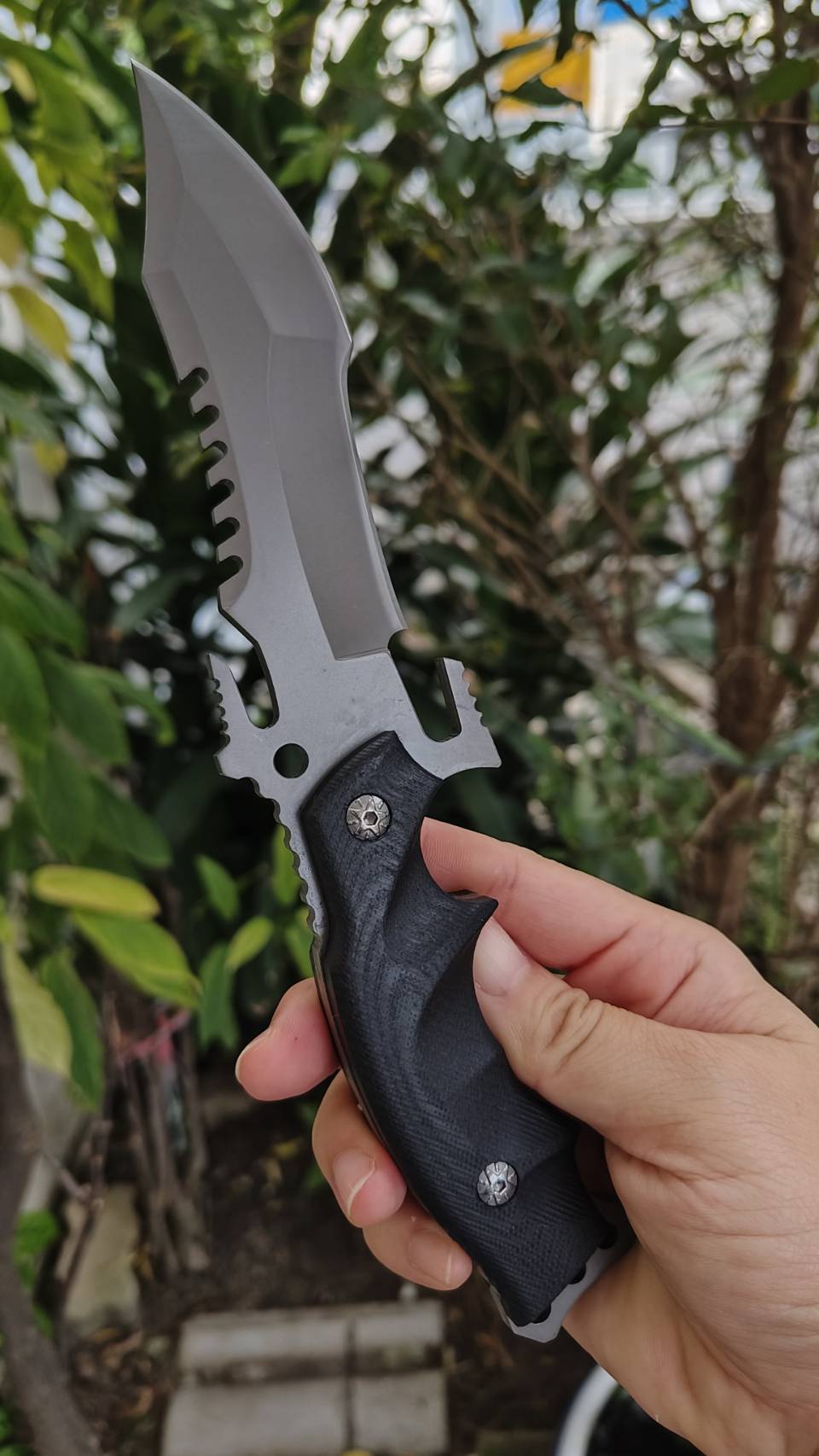 มีดแท็คติคอลรุ่น Shadow Blade ดุดัน แข็งแกร่ง พร้อมลุยทุกภารกิจ! 🔥 มีดต่อสู้ระดับพรีเมียม ดีไซน์ใบมีดทรง “Predator” พร้อมฟันเลื่อยด้านหลัง ใช้งานได้หลากหลายทั้งตัด กรีด หรือป้องกันตัว มาพร้อมนกหวีดฉุกเฉิน ด้ามจับ ออกแบบตามหลักสรีรศาสตร์ (Ergonomic