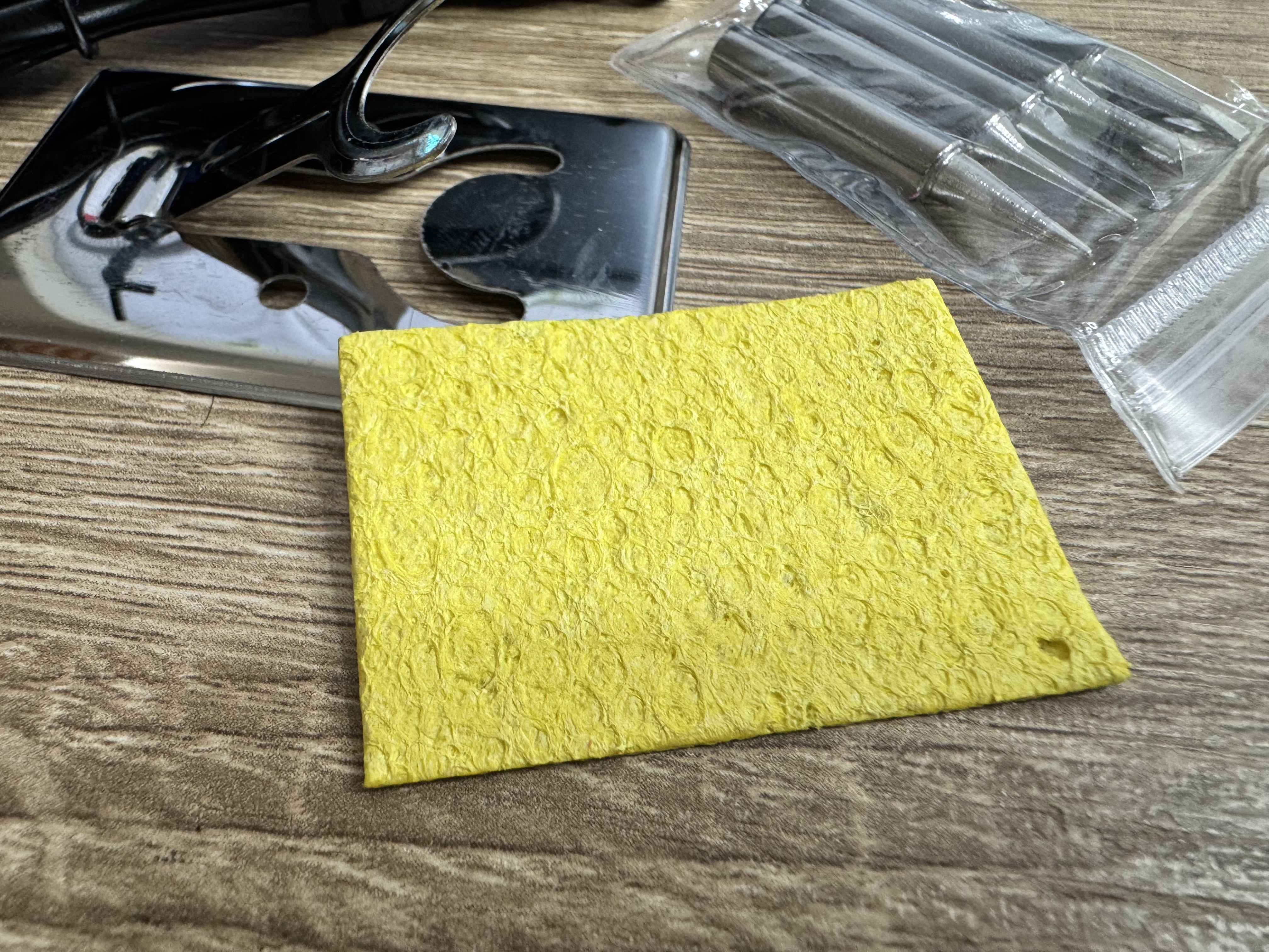 หัวแร้ง 60W ปรับอุณหภูมิได้ พร้อมขาตั้งและหัวเปลี่ยนหลายแบบ Adjustable Temperature Electric Soldering Iron 220V 60W Welding Solder