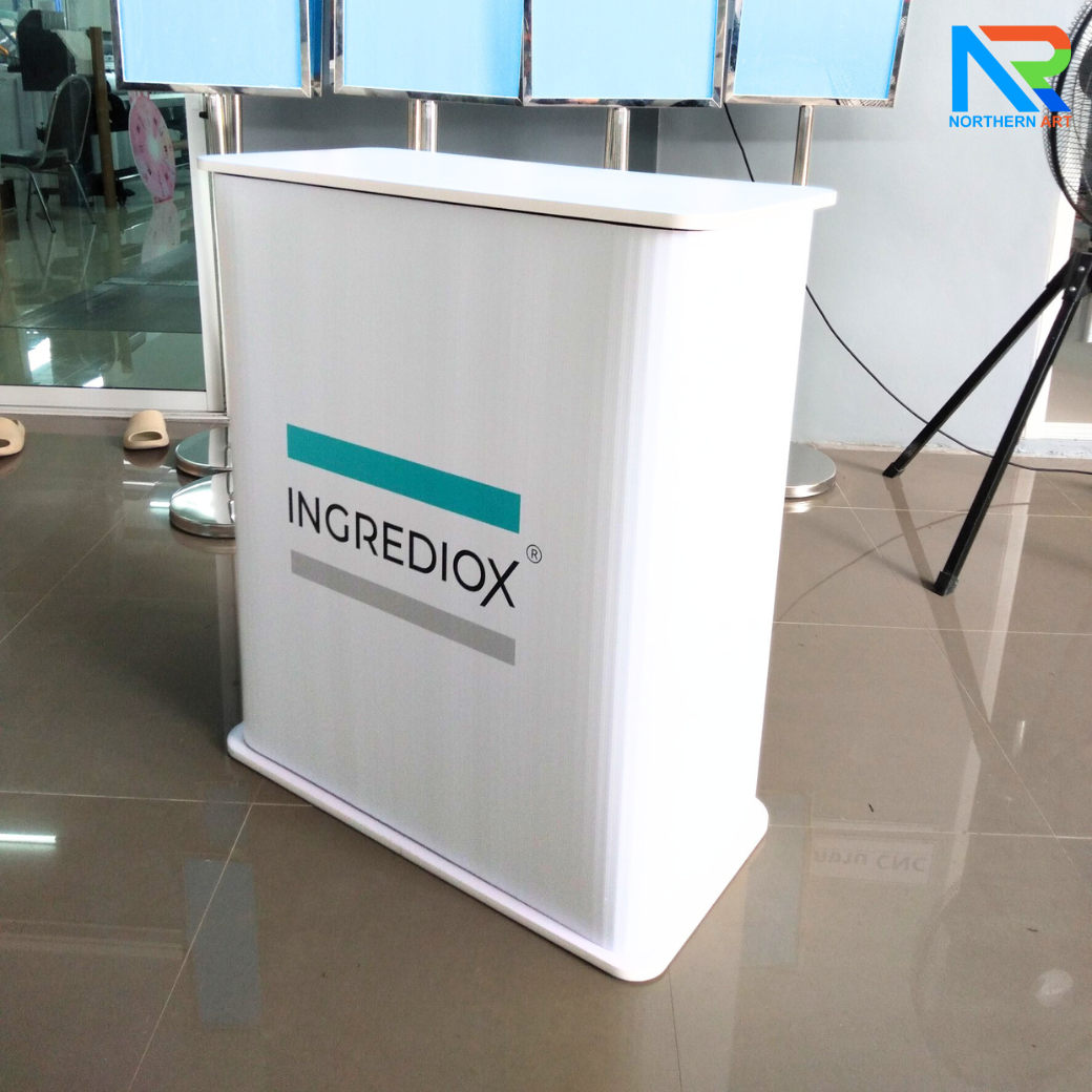 เคาน์เตอร์ออกบูธ ทรงเหลี่ยม ขนาดTOP 40x80 ซม. ถอดประกอบได้ เคลื่อนย้ายสะดวก พร้อมกระเป๋า 1 ใบ