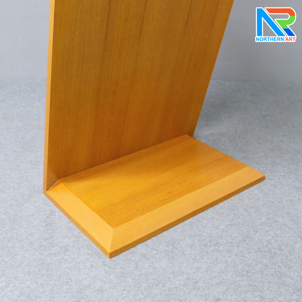 โพเดียมไม้ สีสัก ทรง Z ขนาด (W)60 x (L)40 x (H)110 ซม. แข็งแรง ทรงสวย เหมาะสำหรับการนำเสนอทุกโอกาส