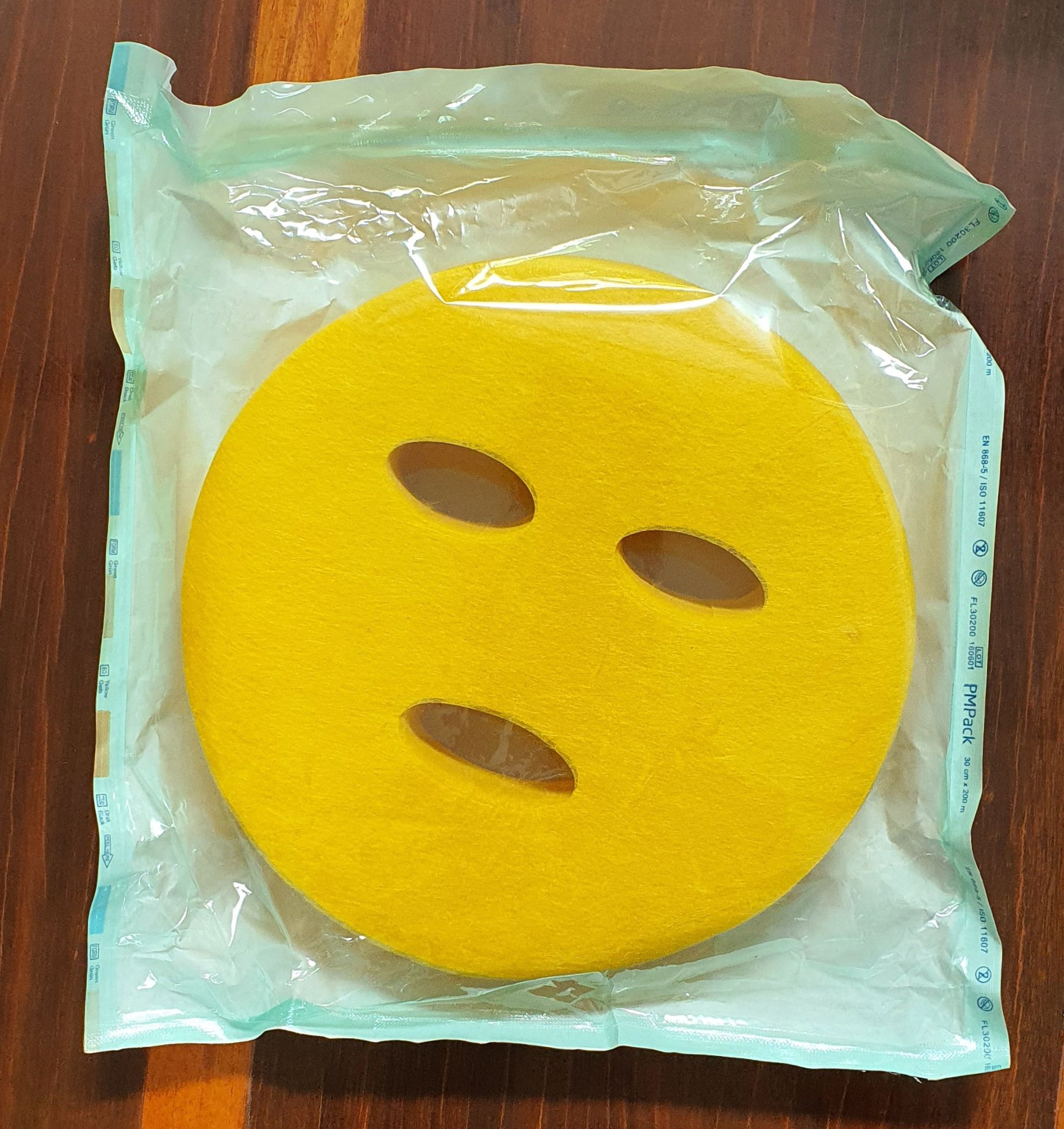 100 pcs. 100% Natural Golden Raw Silk Face sheet mask (Pre-cut openings for eyes, nose and mouth) แผ่นมาส์กหน้าใยไหมธรรมชาติ 100 ชิ้น