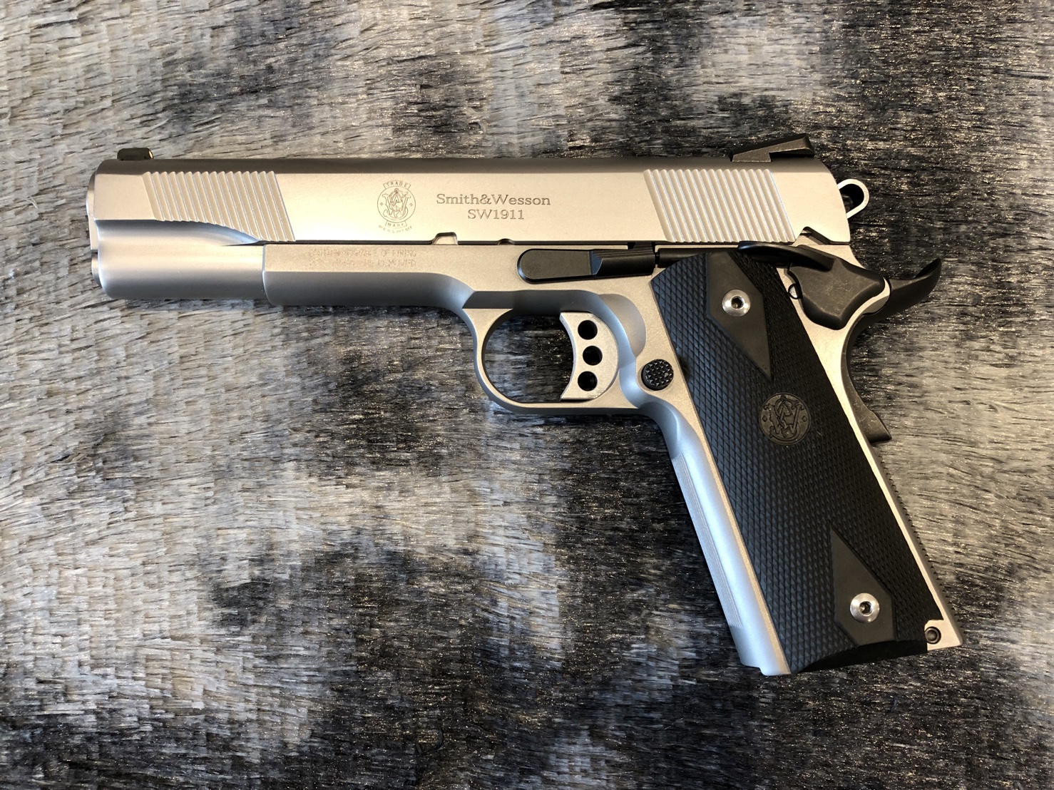 [ปืนฝากขายมือสอง] Smith SW1911 .45 เลสทั้งตัว สภาพเก็บได้เลย งานเนียน สวย ผิวดีมาก ระบบดี แทบไม่มีรอยสภาพเหมือนใหม่