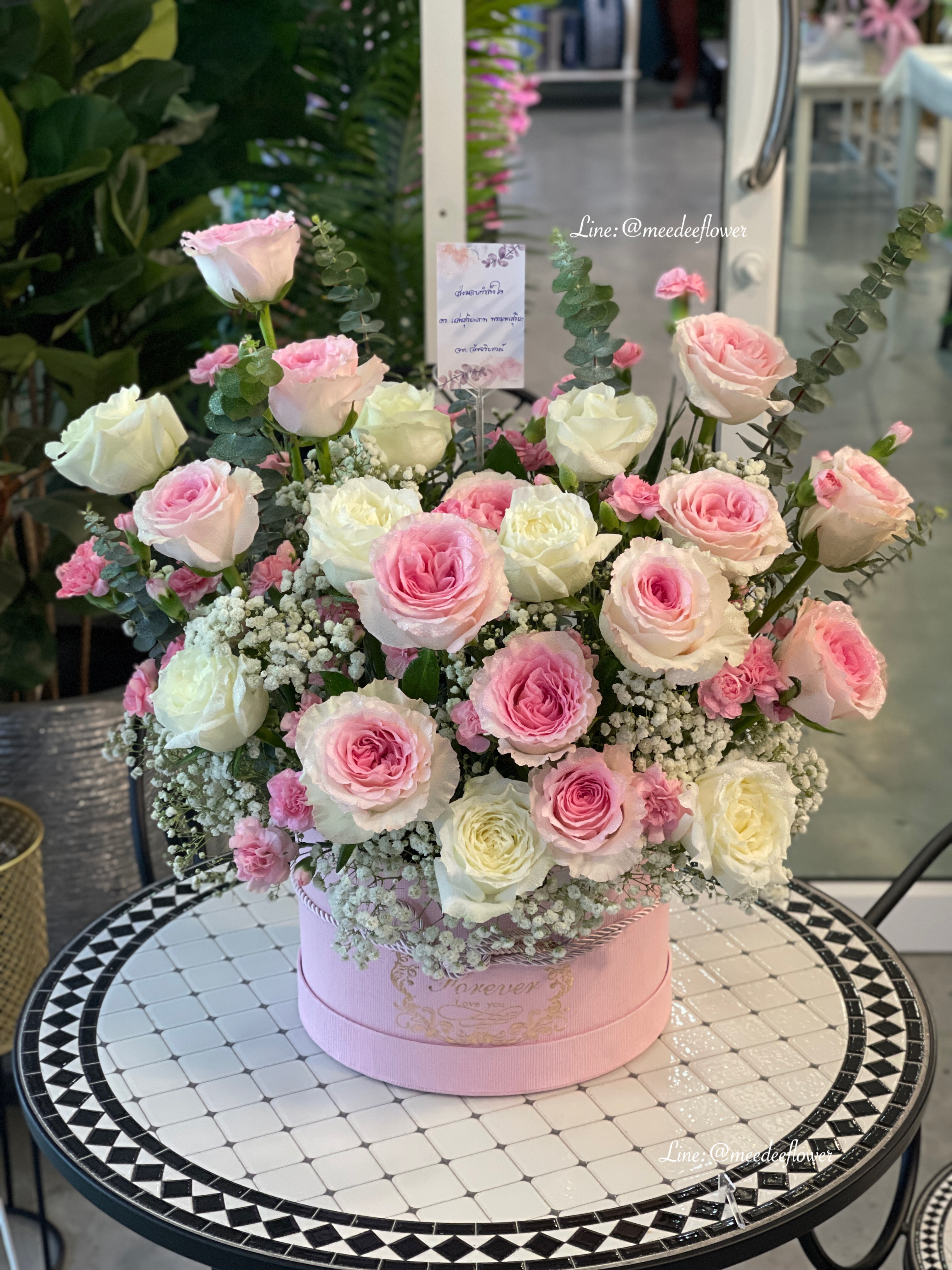 กล่องดอกไม้ Flowerbox กระเช้าดอกไม้ กระเช้าดอกไม้แสดงความยินดี เยี่ยมไข้ วันเกิด