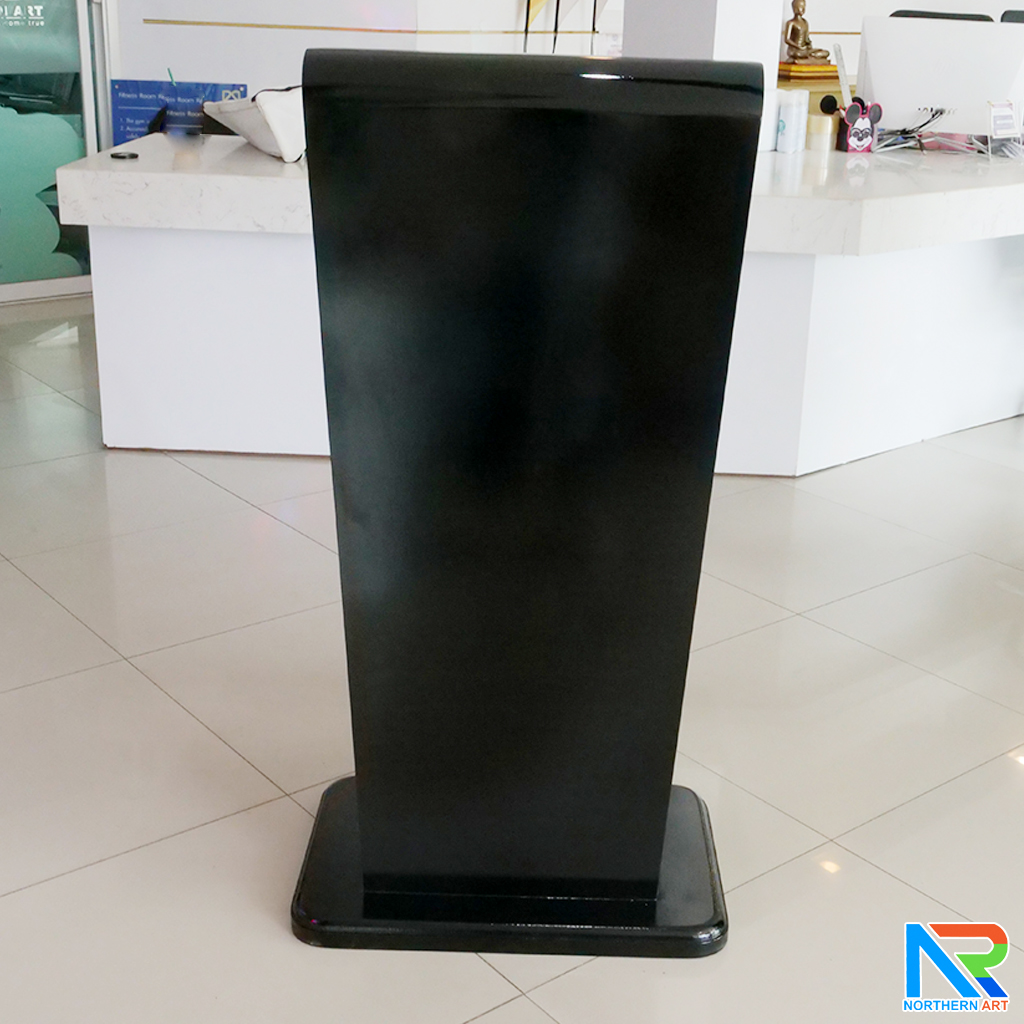 โพเดียมไม้ สีดำ รุ่น PD-11 ทรงโมเดิร์น ขนาด (W)55 x (L)40 x (H)115 cm. TOP เอียง พร้อมชั้นวางของ