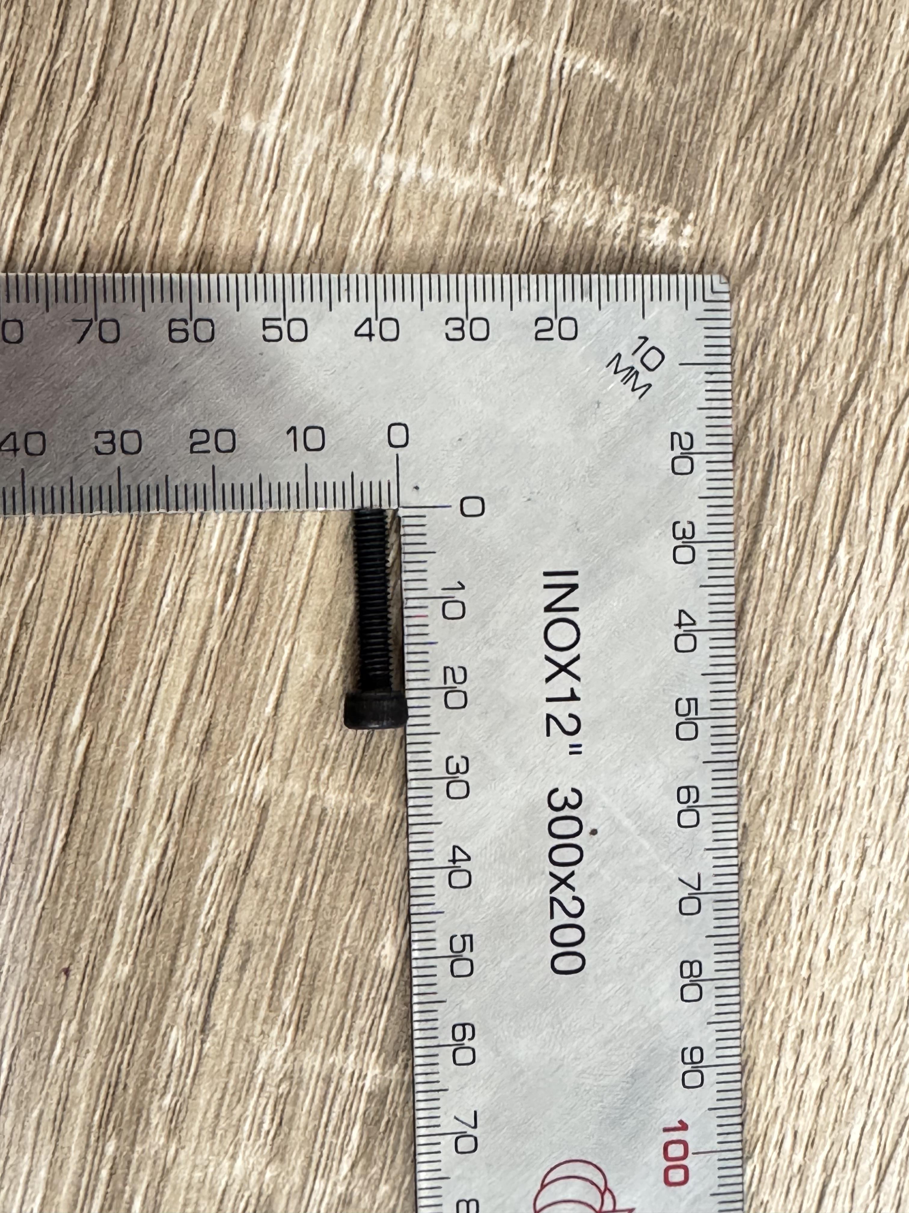 สกรูหัวจมรมดำ M4x20 ความยาวเกลียว 20 mm (ชุด 10 ตัว)