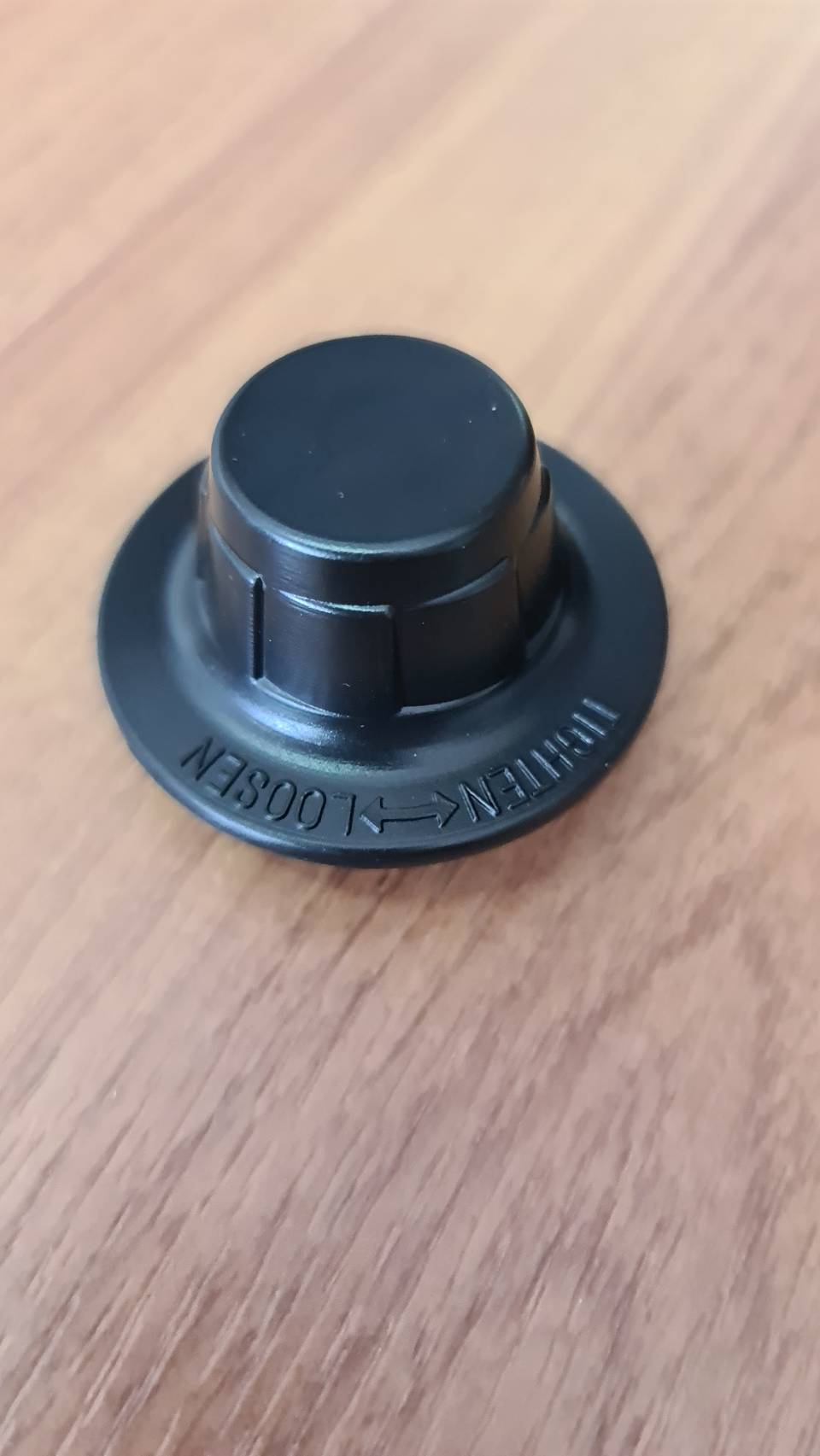 0000425 ฝา ฝาล็อค ฮาตาริ ใบพัดลม จุกปิดใบพัดลม Hatari 12" 14" 16" 18" ฝาล็อก ใบพัดฮาตาริ ตัวล็อค Fan ฺBlade Lock