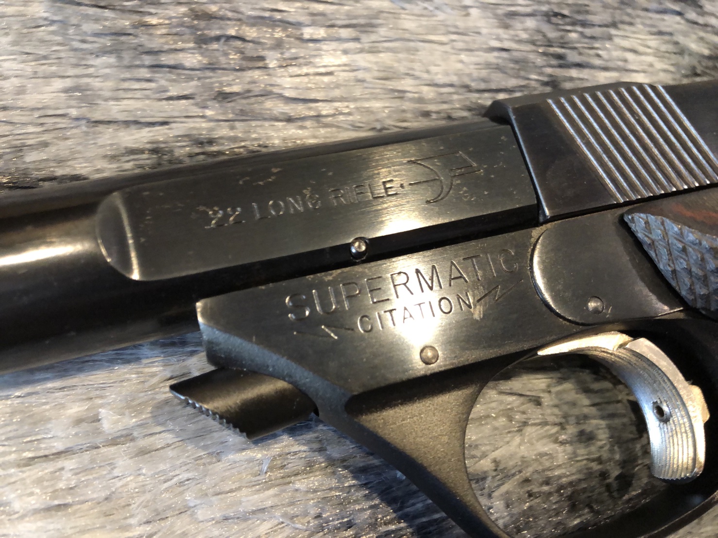 [ปืนฝากขายมือสอง] High Standard Super matic .22LR เก่าเก็บ โบราณ ใช้งานได้ สะสมดี ชอบก็มาจัดได้ครับ !!