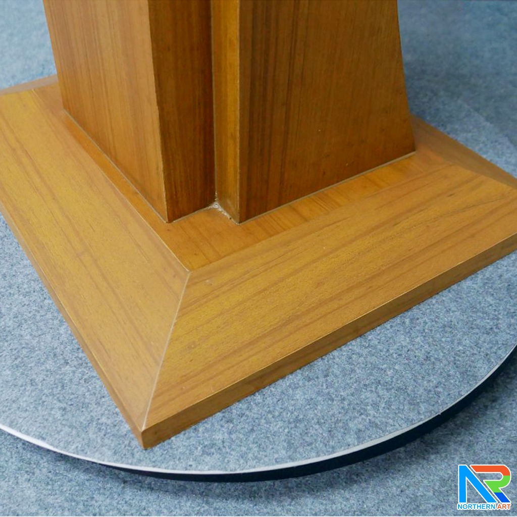 โพเดียมไม้ สีสัก ทรงโมเดิร์น TOPตรง ขนาด (W)55.5 x (L)42 cm. สูง 111 cm.