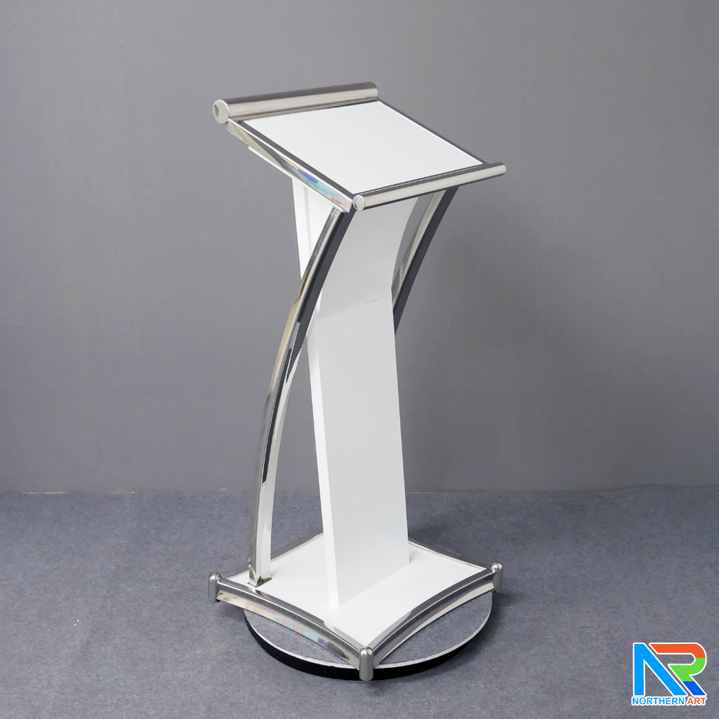 โพเดียมไม้สีขาว ตกแต่งสแตนเลส เกรด304 ขนาด (W) 47 x (D) 44 x (H)120 cm.