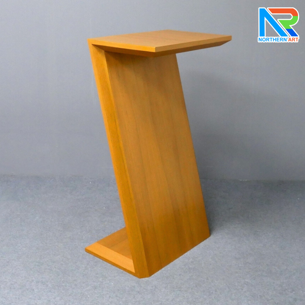 โพเดียมไม้ สีสัก ทรง Z ขนาด (W)60 x (L)40 x (H)110 ซม. แข็งแรง ทรงสวย เหมาะสำหรับการนำเสนอทุกโอกาส