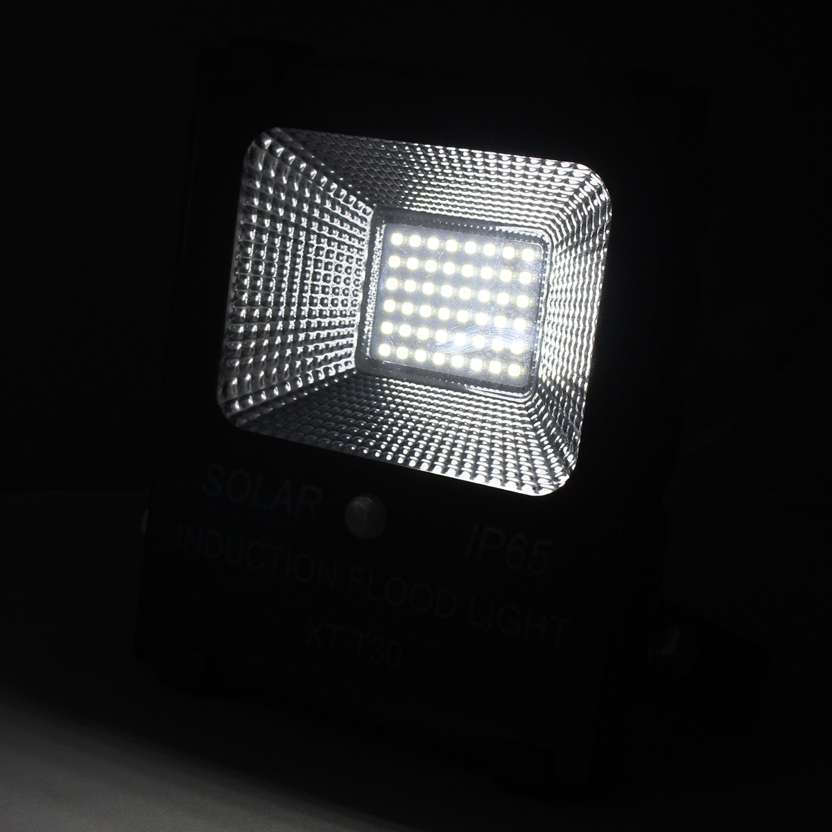 IWC-SPL-SOLAR-100W รุ่นโซล่าเซลล์ มีเซ็นเซอร์ตรวจจับความเคลื่อนไหว