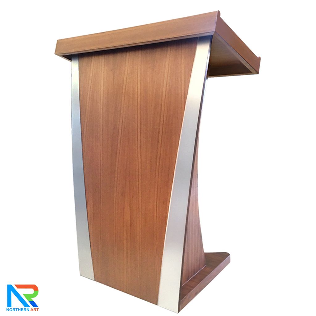 โพเดียมไม้ ยืนคู่ สีสัก พร้อมแถบสีบรอนซ์ด้านข้าง ขนาด(W)90 x (L)47 x (H)121 ซม.
