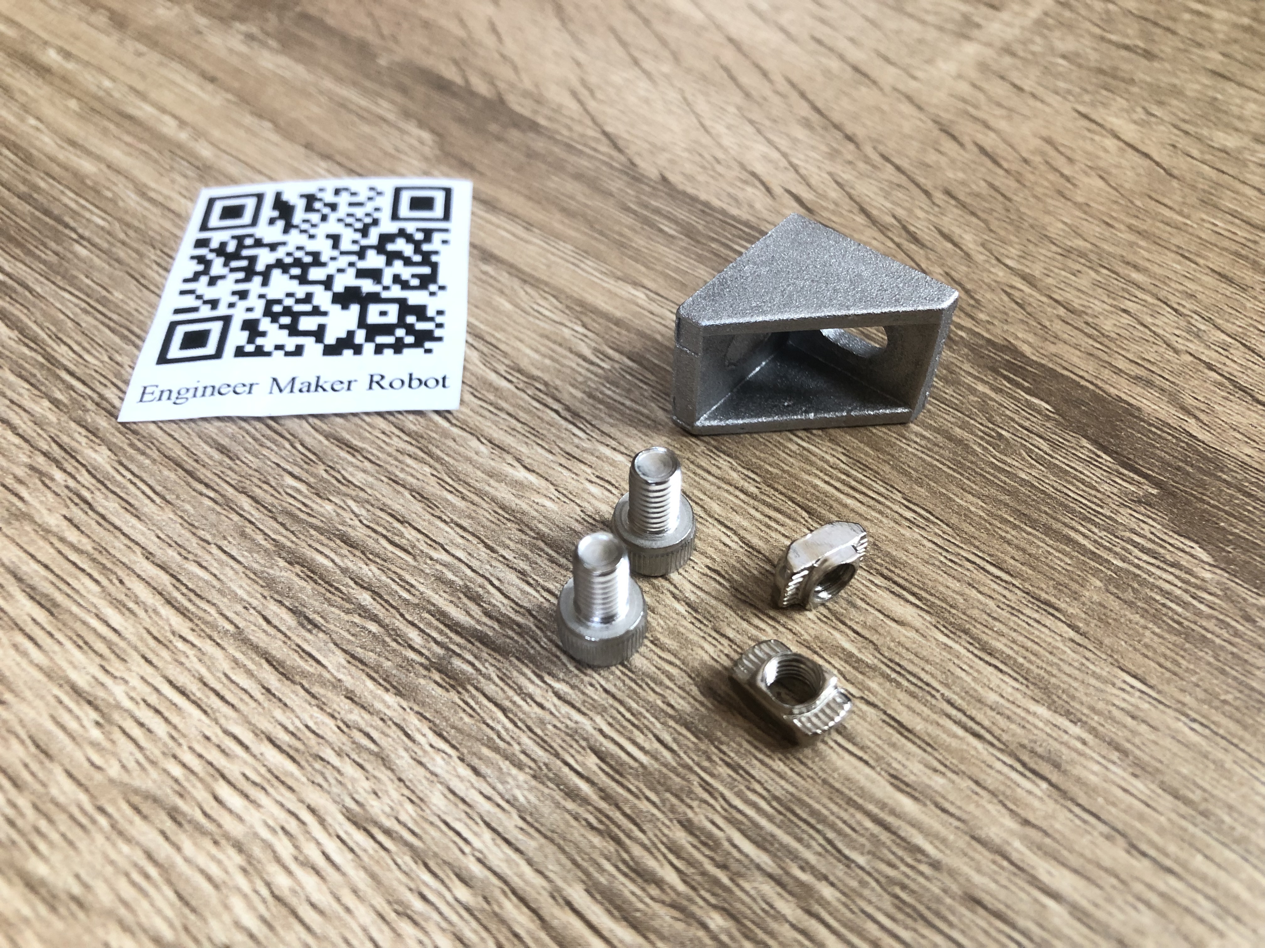 Bracket D 20 สำหรับอลูมิเนียมโปรไฟล์ 2020 พร้อมชุดน็อตยืด free-Nut M5