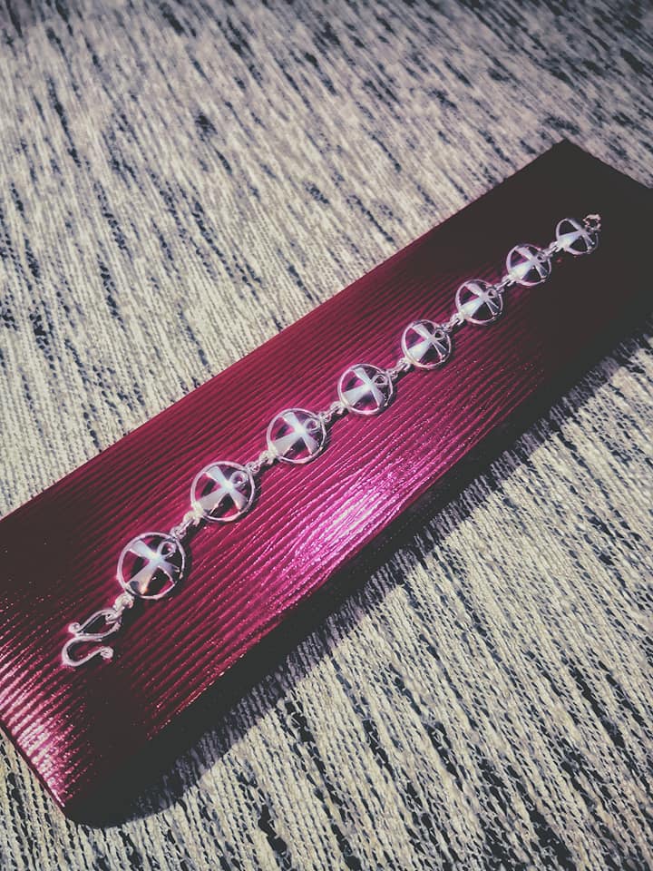 รับสั่งทำเครื่องประดับ แหวนเพชร ทอง แหวนรุ่น สร้อย ต่างๆ