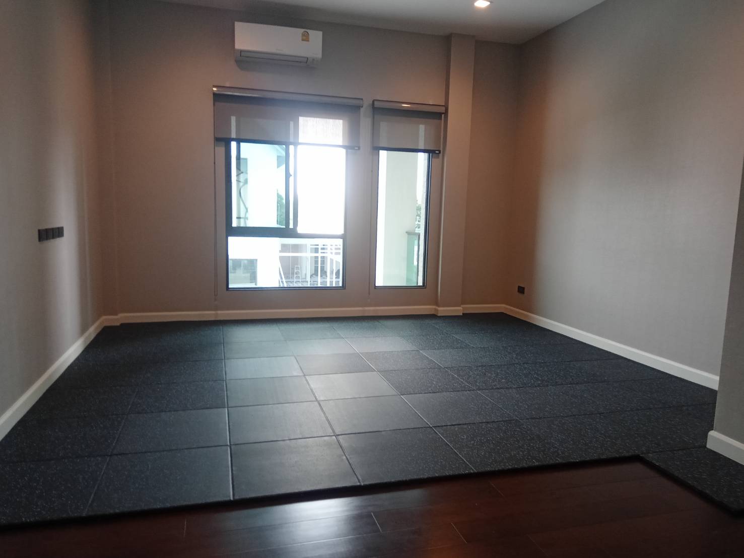 แผ่นปูพื้น แผ่นรองพื้น แผ่นปูพื้นกันกระแทก