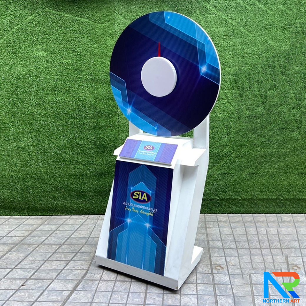 เช่าเกมส์วงล้อไม้ตั้งพื้น แบบหมุน ขนาดวงล้อ 80 ซม. สูง 161 ซม. พร้อมล้อเลื่อน มีตู้เก็บของ