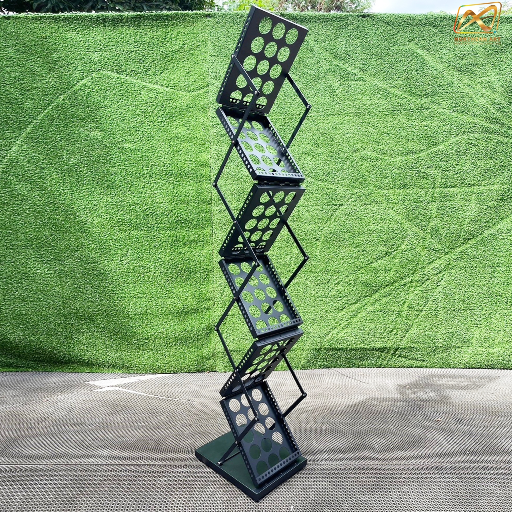 ชั้นวางโบรชัวร์เหล็ก สีดำ รุ่นพับได้ 2 ด้าน ขนาด A4 พับเก็บได้ เคลื่อนย้ายสะดวก พร้อมกระเป๋า 1 ใบ