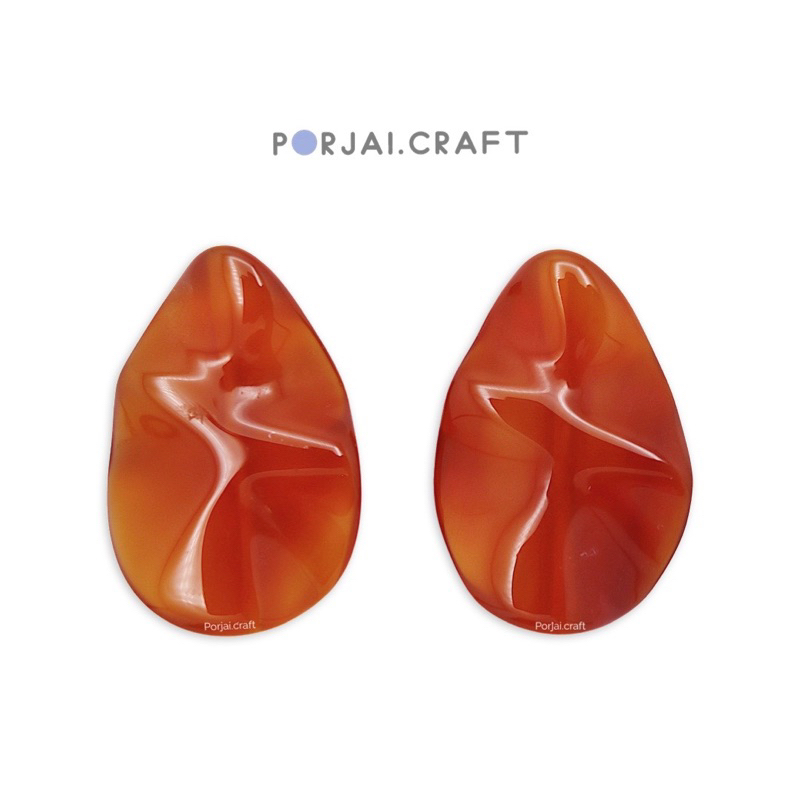Waved Leaf Carnelian Bead ลูกปัดใบไม้คาร์เนเลี่ยน 31mm