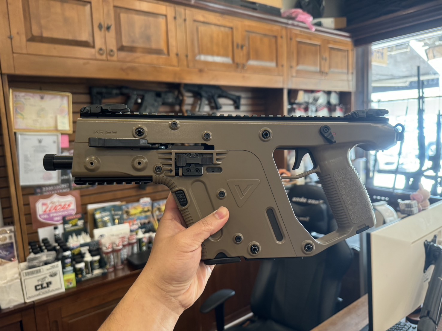 **ติดจอง** [ปืนฝากขายมือสอง] Kriss Vector.45 สีทราย FDE มือสอง รีคอยเบาสุดๆ ยิงนุ่มมือ !!!!