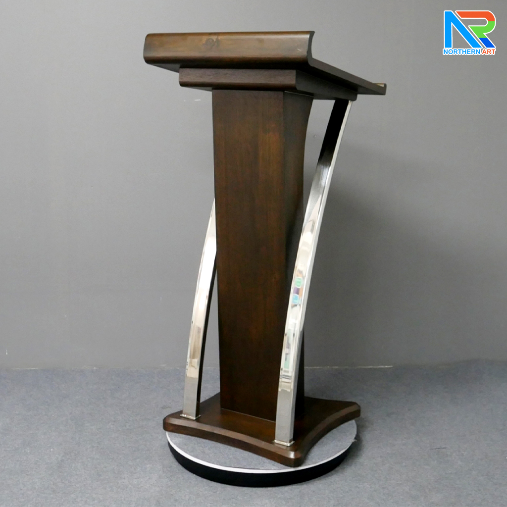 โพเดียมไม้ สีโอ๊ค ตกแต่งสแตนเลสเกรด304 ขนาด (W) 55 x (L) 50 x (H) 120 cm.