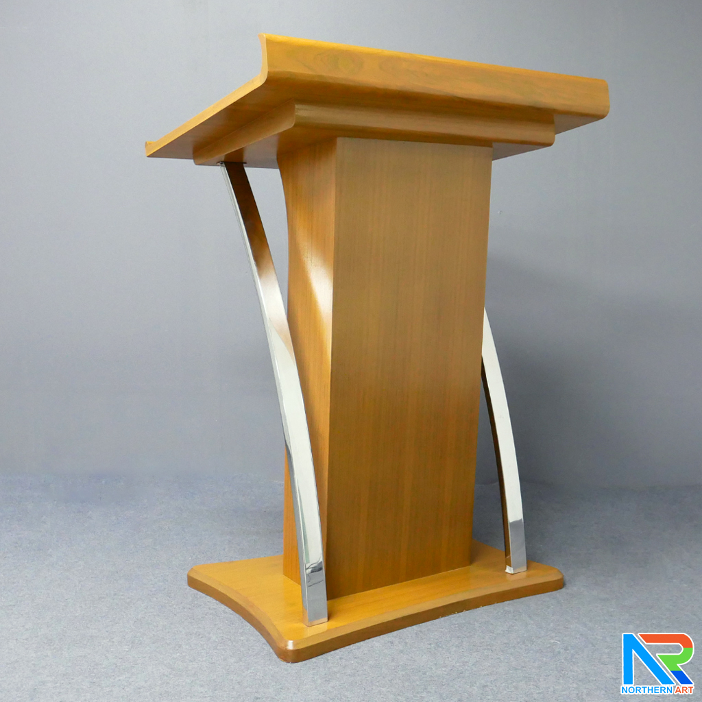 โพเดียมไม้ ยืนคู่ สีสักขนาด (W) 90x (L) 63 x (H) 120 cm. ตกแต่งเสาโค้งสแตนเลสเกรด 304