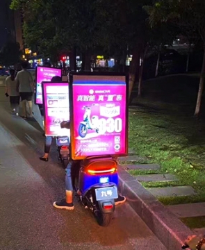 เป้เดินทรูป LED สะพายหลัง พร้อม ไฟวิ่งLED สีแดง ขนาด 93x63 cm.พร้อมแบตเตอรี่ ชาร์จไฟ ใช้ได้นาน 6-8 ชม.