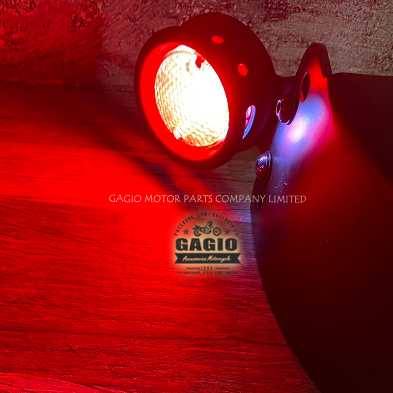 ไฟท้าย LED รูรอบ พร้อมแป้นยึดทะเบียนข้างแบบโค้ง