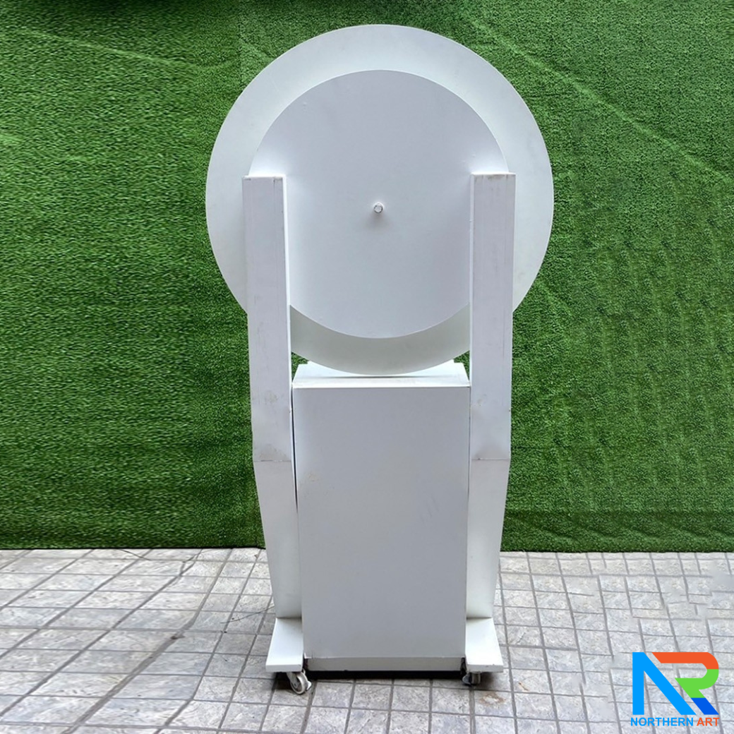 เช่าเกมส์วงล้อไม้ตั้งพื้น แบบหมุน ขนาดวงล้อ 80 ซม. สูง 161 ซม. พร้อมล้อเลื่อน มีตู้เก็บของ