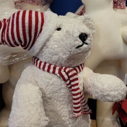 ต้นคริสต์มาสปลอมและของตกแต่ง